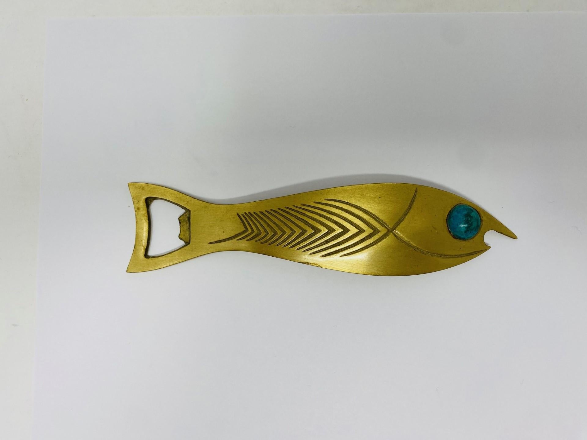 Vintage Mid Century Messing Fisch skulptiert Flaschenöffner (Israelisch) im Angebot