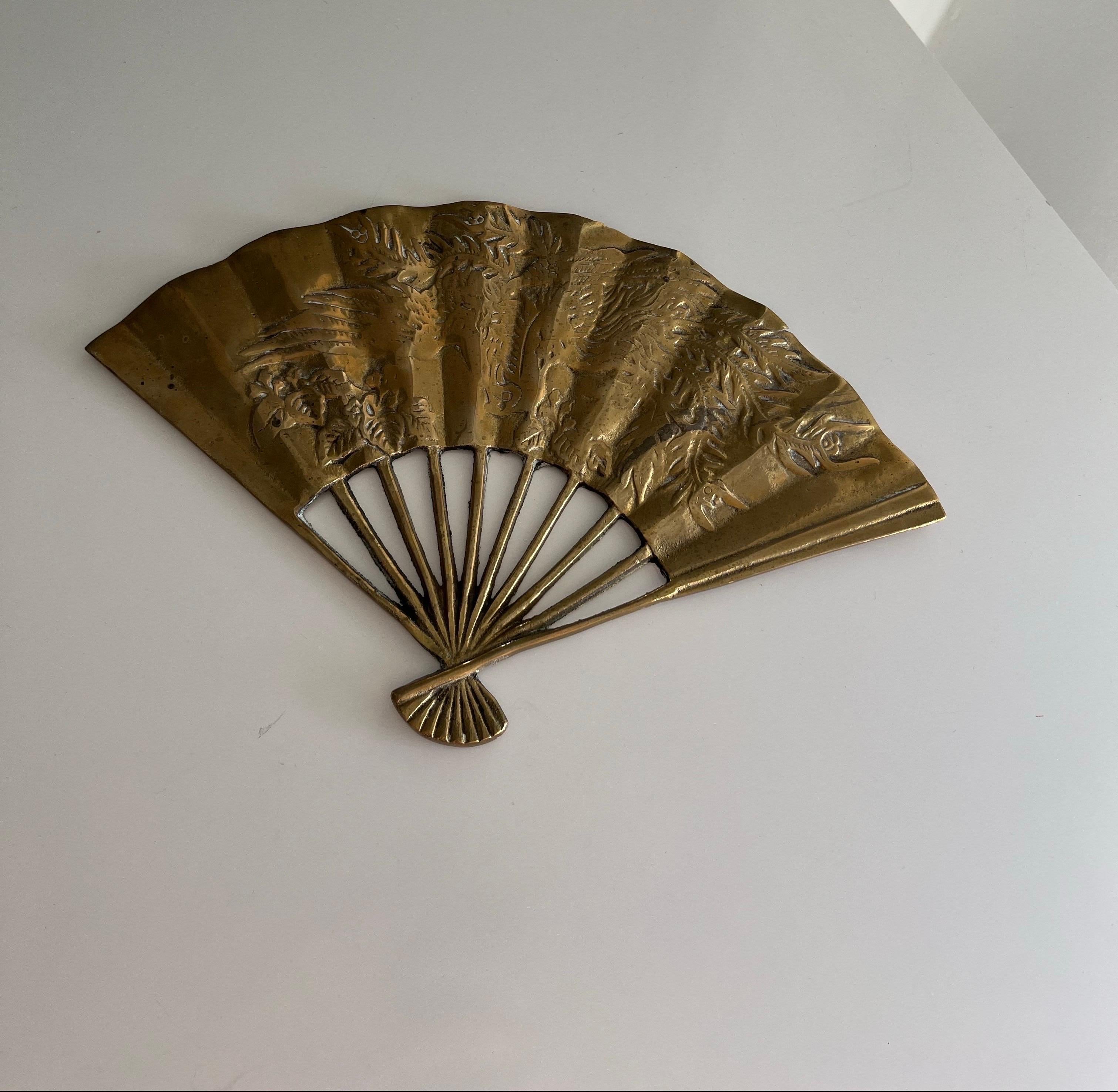 Vintage Mid-Century Brass Japanese Hand Fan Brass Wall Decor Art Paperweight For Sale 1