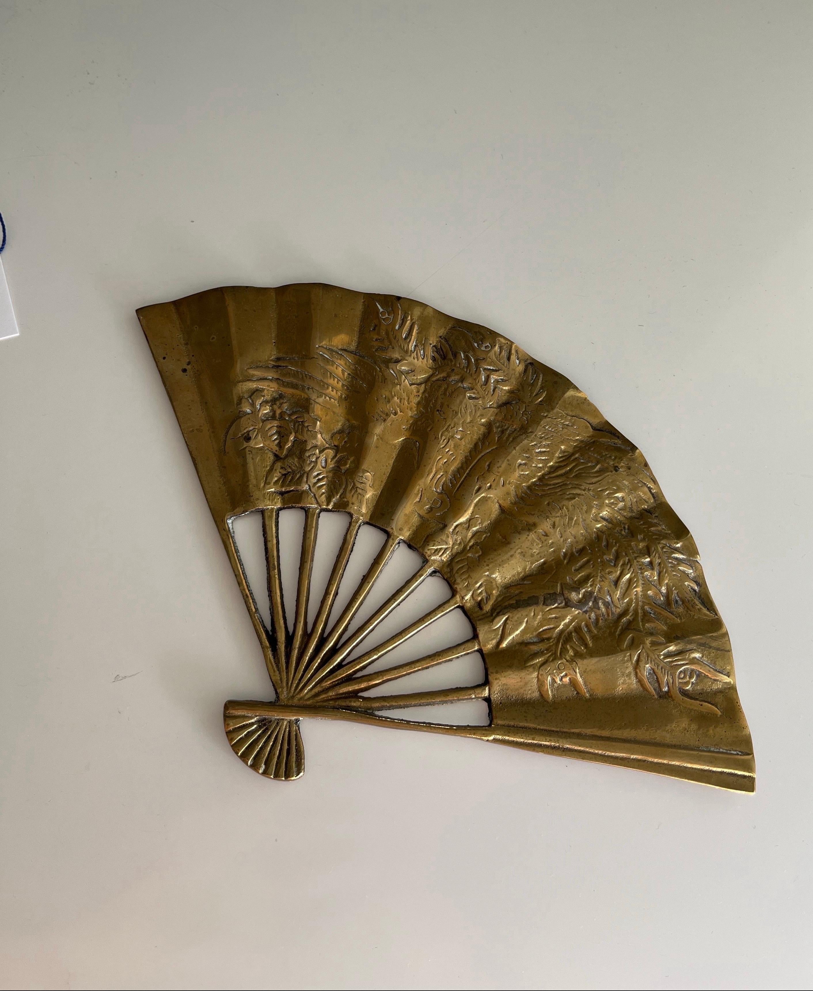 Vintage Mid-Century Brass Japanese Hand Fan Brass Wall Decor Art Paperweight For Sale 2