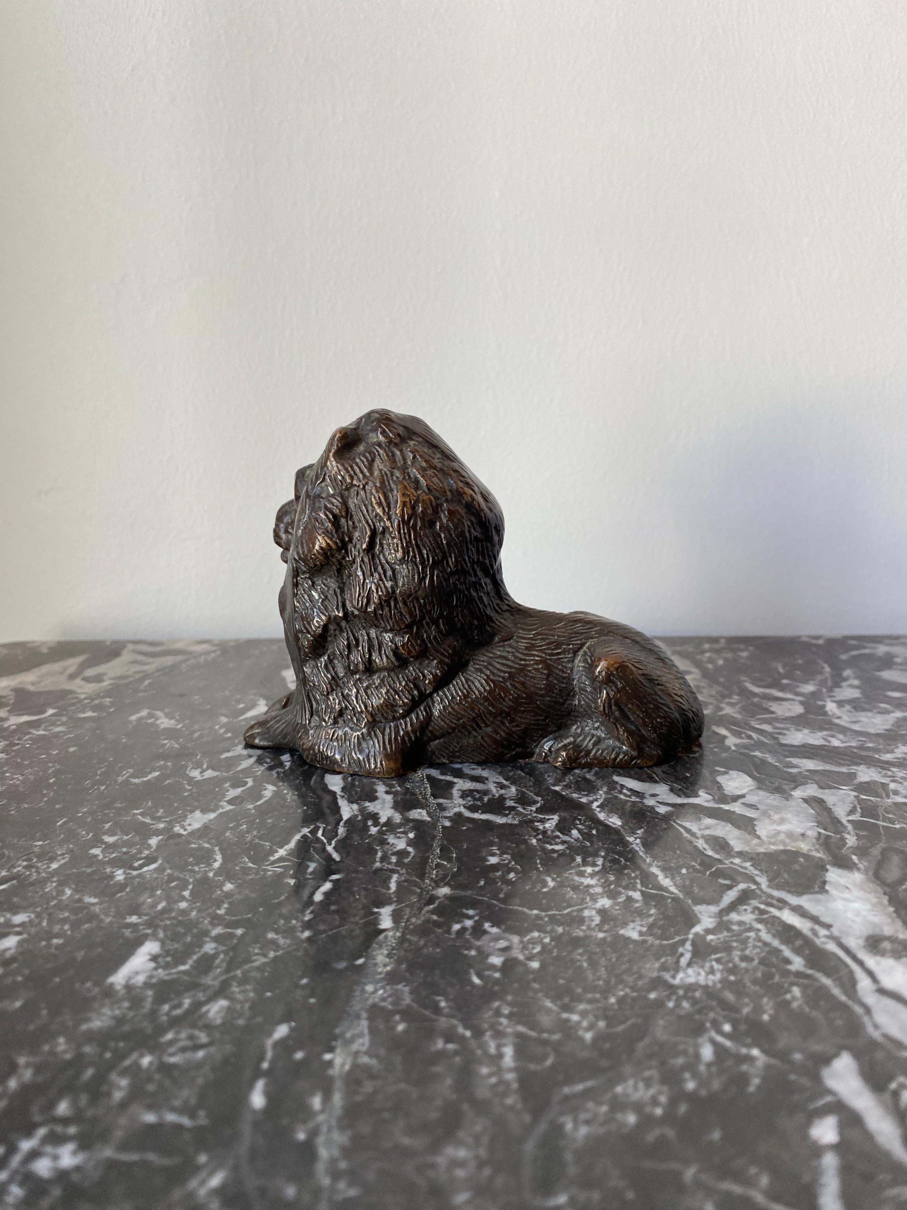 Sconosciuto Figura di leone in ottone d'epoca della metà del secolo scorso in vendita
