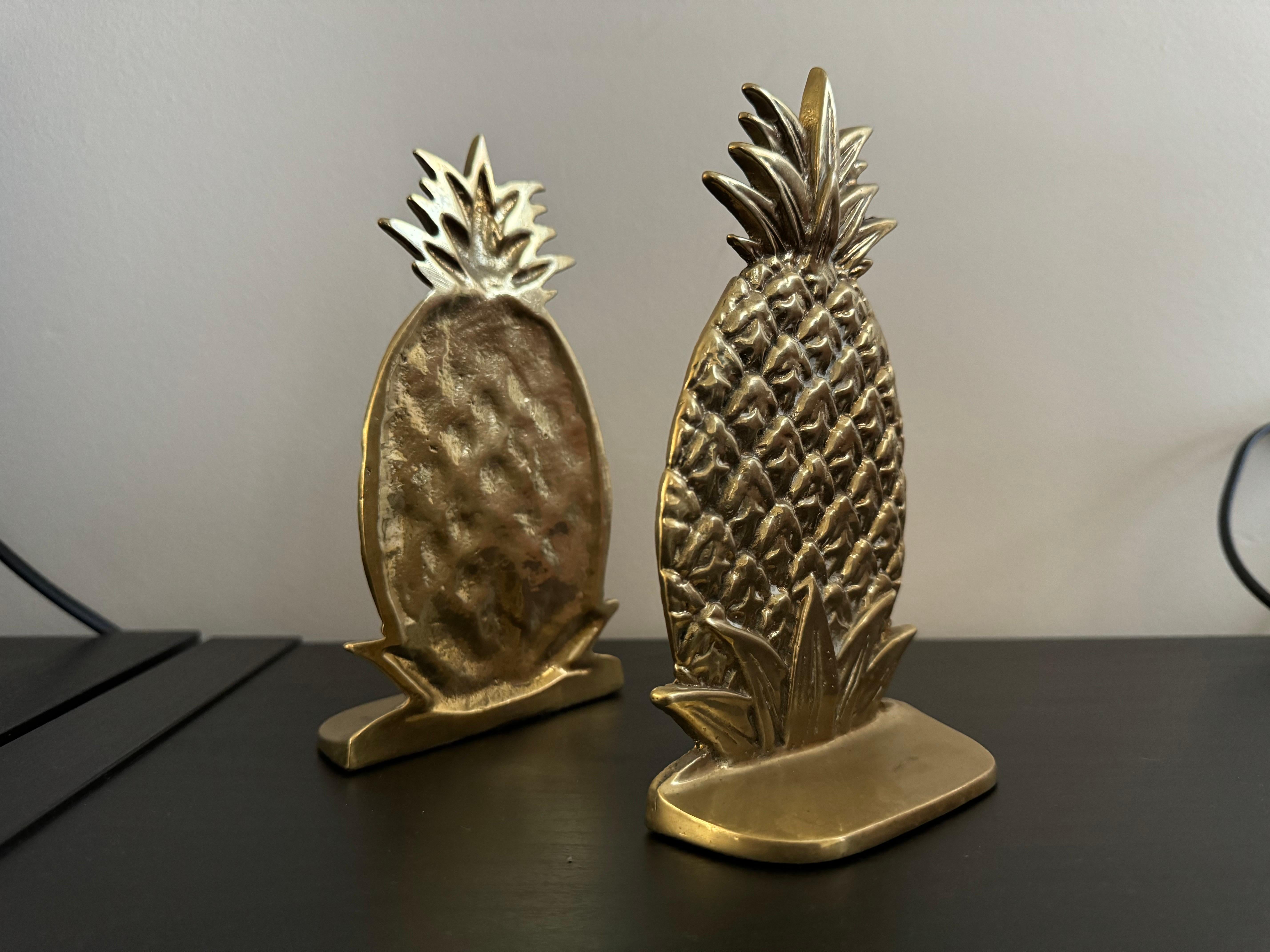 For Sale: Vintage Mid-Century Pineapple Brass Bookends – A Timeless Treasure for Your Home!

Elevate your decor with a touch of vintage sophistication. These stunning mid-century pineapple brass bookends are more than just functional—they're a