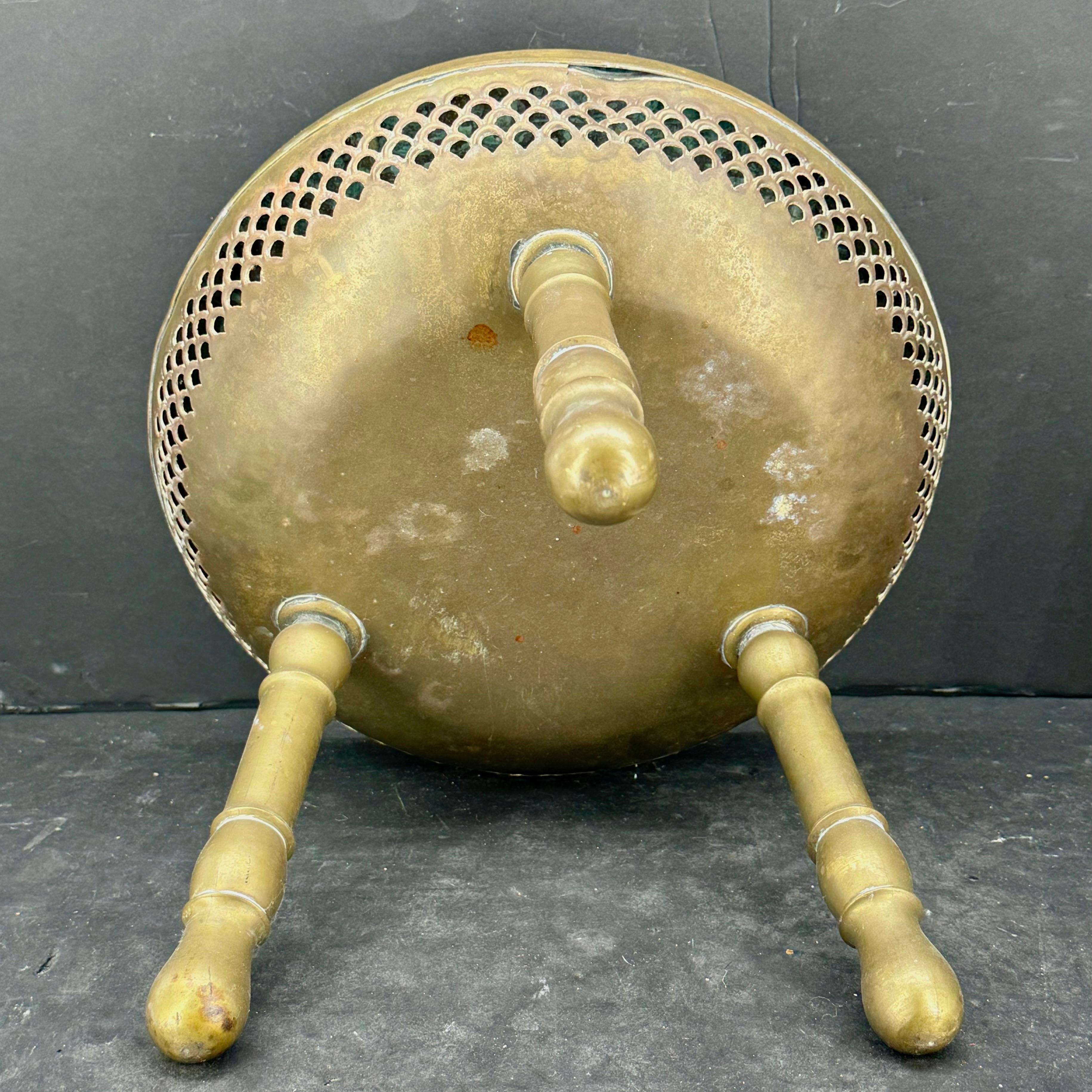 Vintage-Hocker aus Messing aus der Mitte des Jahrhunderts mit buntem Emaille-Muster im Angebot 3