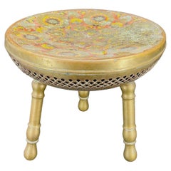 Tabouret vintage du milieu du siècle dernier avec motif émaillé coloré