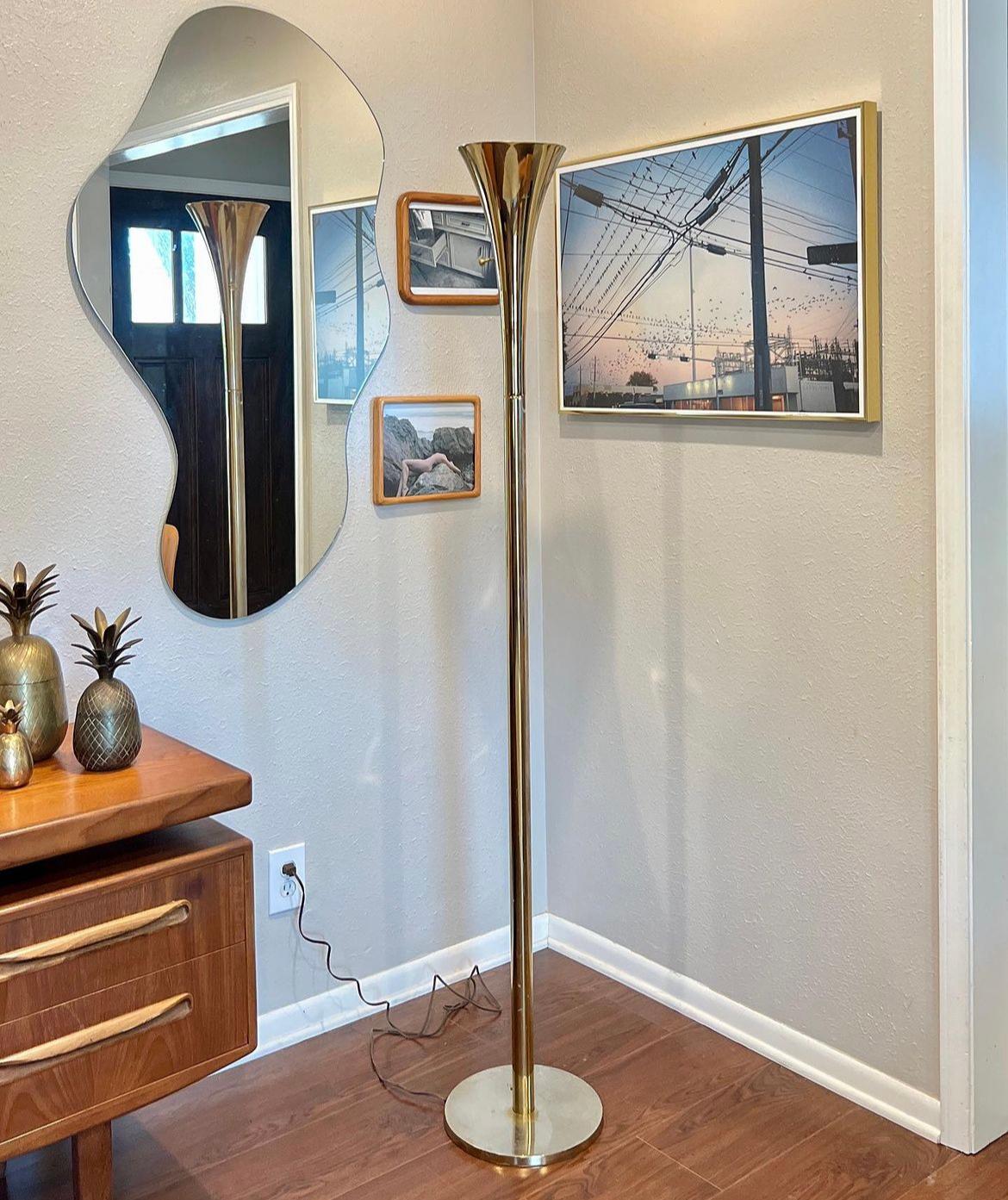 Vintage mid century brass torchiere tall floor lamp by Laurel Lamp Company In Good Condition In Houston, TX