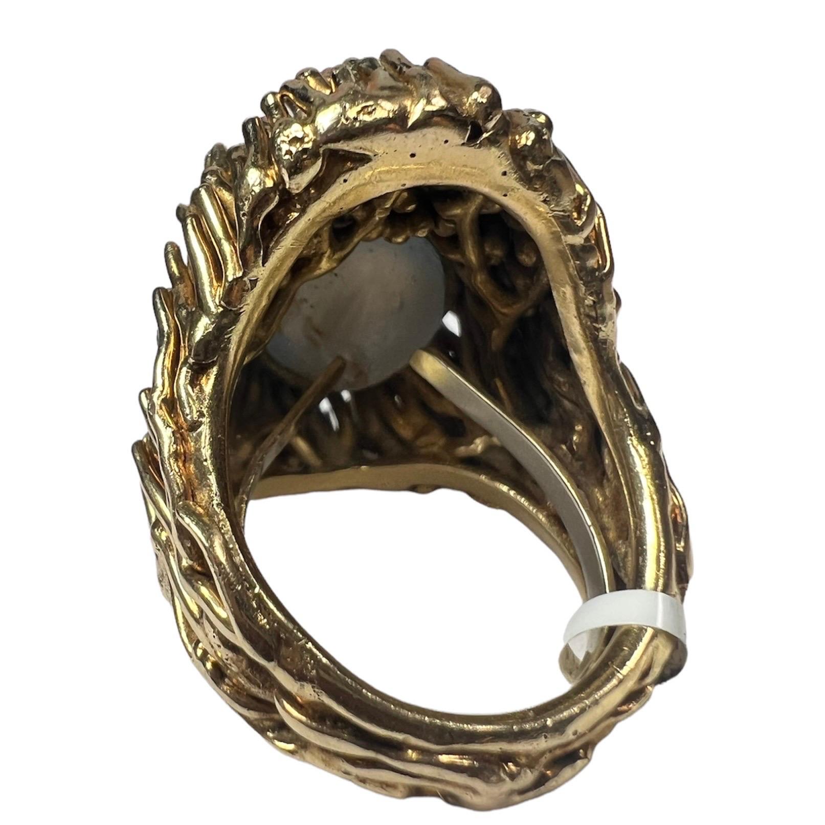 Women's or Men's Vintage Mid Century Brutalist 18K Yellow Gold Star Sapphire Diamond Ring For Sale