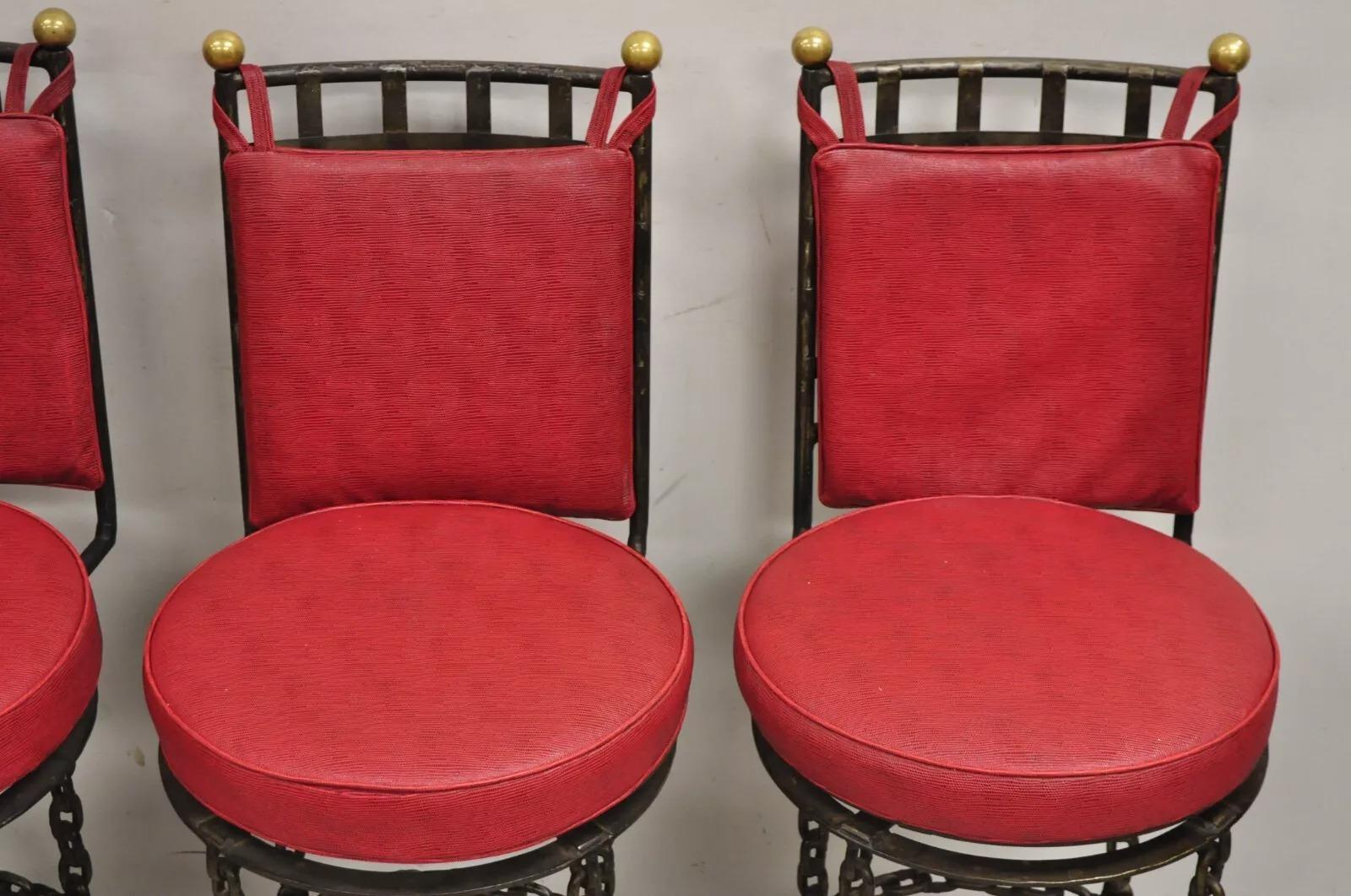 Vintage Mid Century Brutalist Iron Chain Link Swivel Counter Bar Stool Set of 4 In Good Condition For Sale In Philadelphia, PA