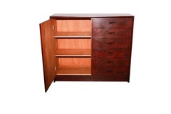 Comò alto in palissandro canadese d'epoca della metà del secolo scorso