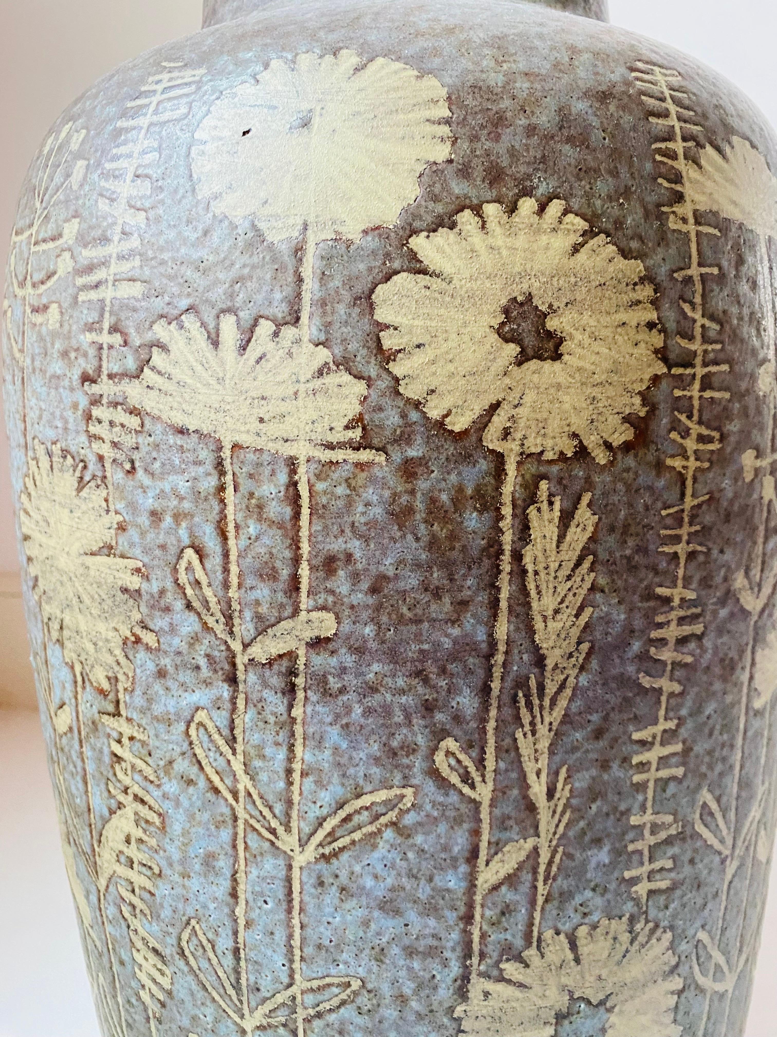 Hand-Crafted Vintage Mid Century Ceramic Lamp with Floral Design Made in Italy For Sale