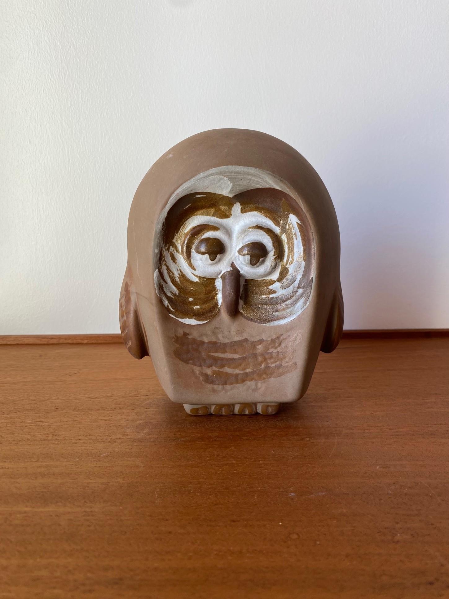 Incredible vintage piece of pottery by Jaru California Pottery.  This incredible and unique representation of an owl by Jaru is both endearing and whimsical.  The simplified shape and profile of the piece plays with the incredible brush strokes and