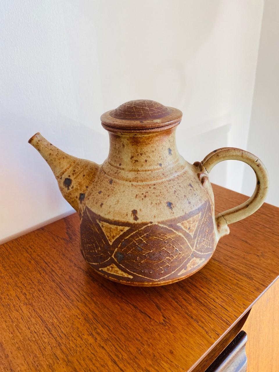 Vintage Mid Century Ceramic Tea Pot In Good Condition For Sale In San Diego, CA