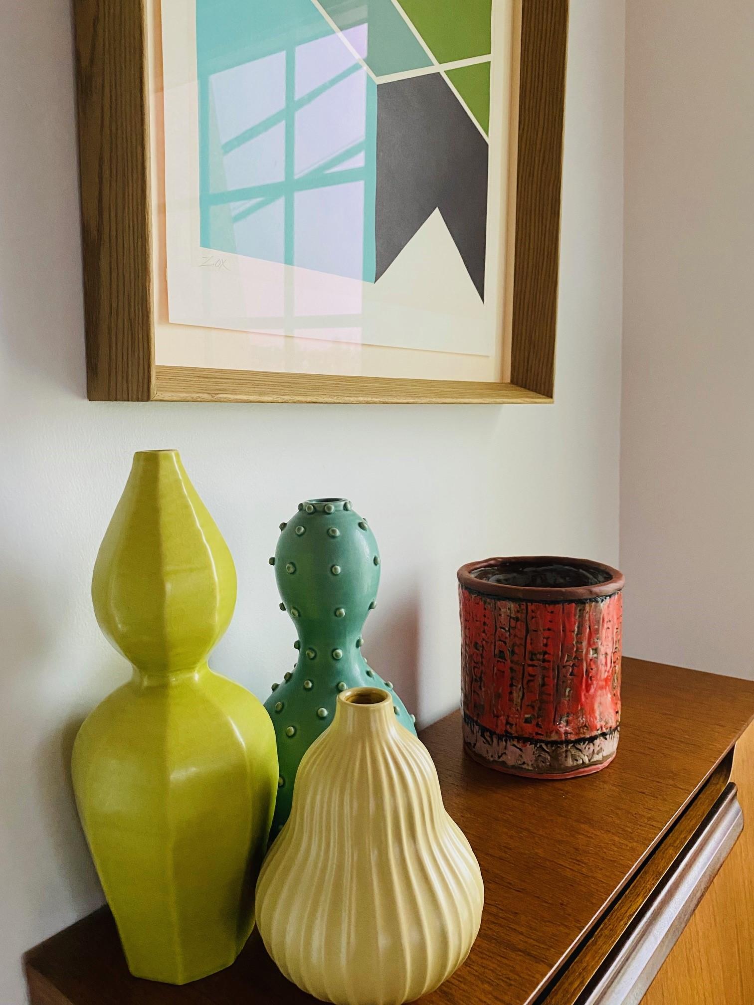 Vintage Keramik Strukturierte Vase 1960er Jahre (Mitte des 20. Jahrhunderts) im Angebot
