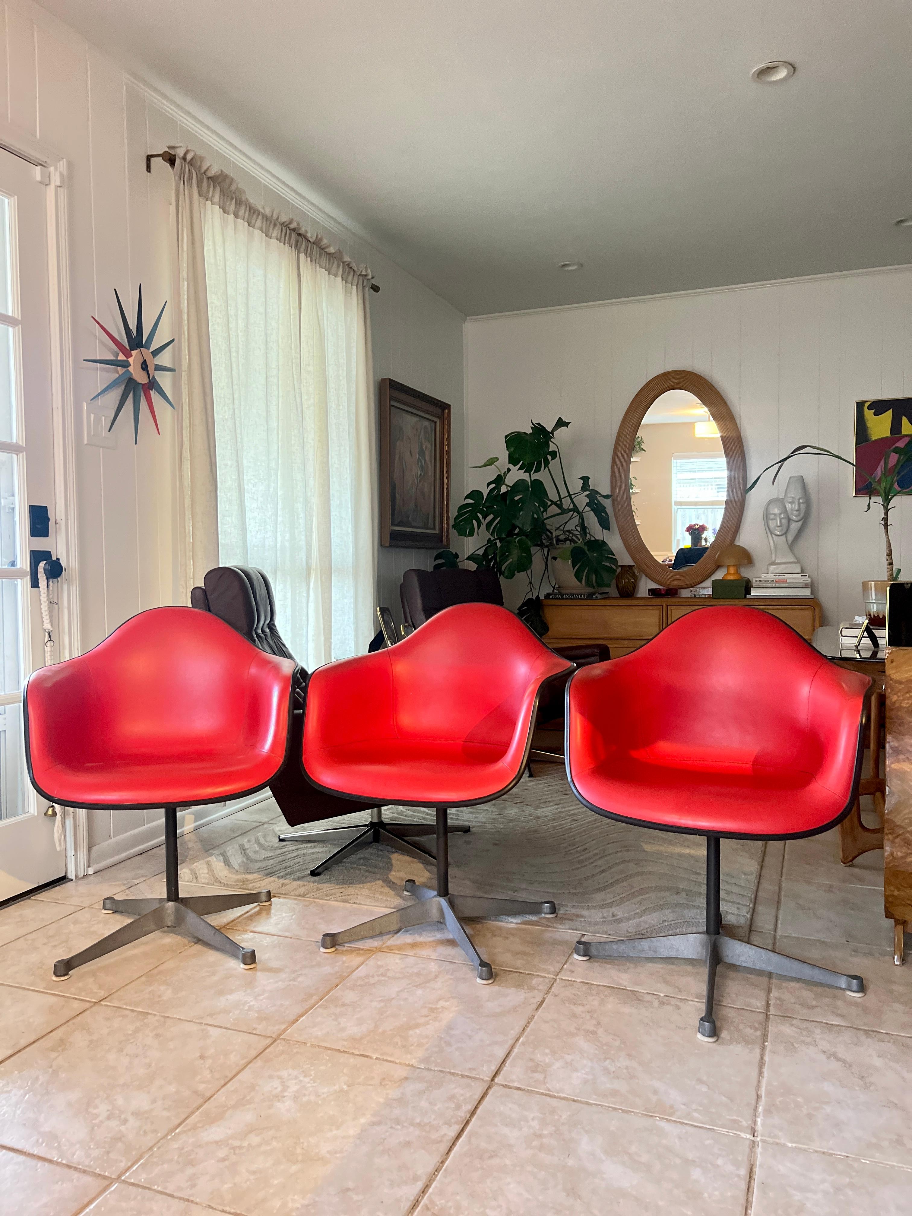 Vintage Midcentury Charles & Ray Eames Fiberglass Shell Chairs by Herman Miller 10