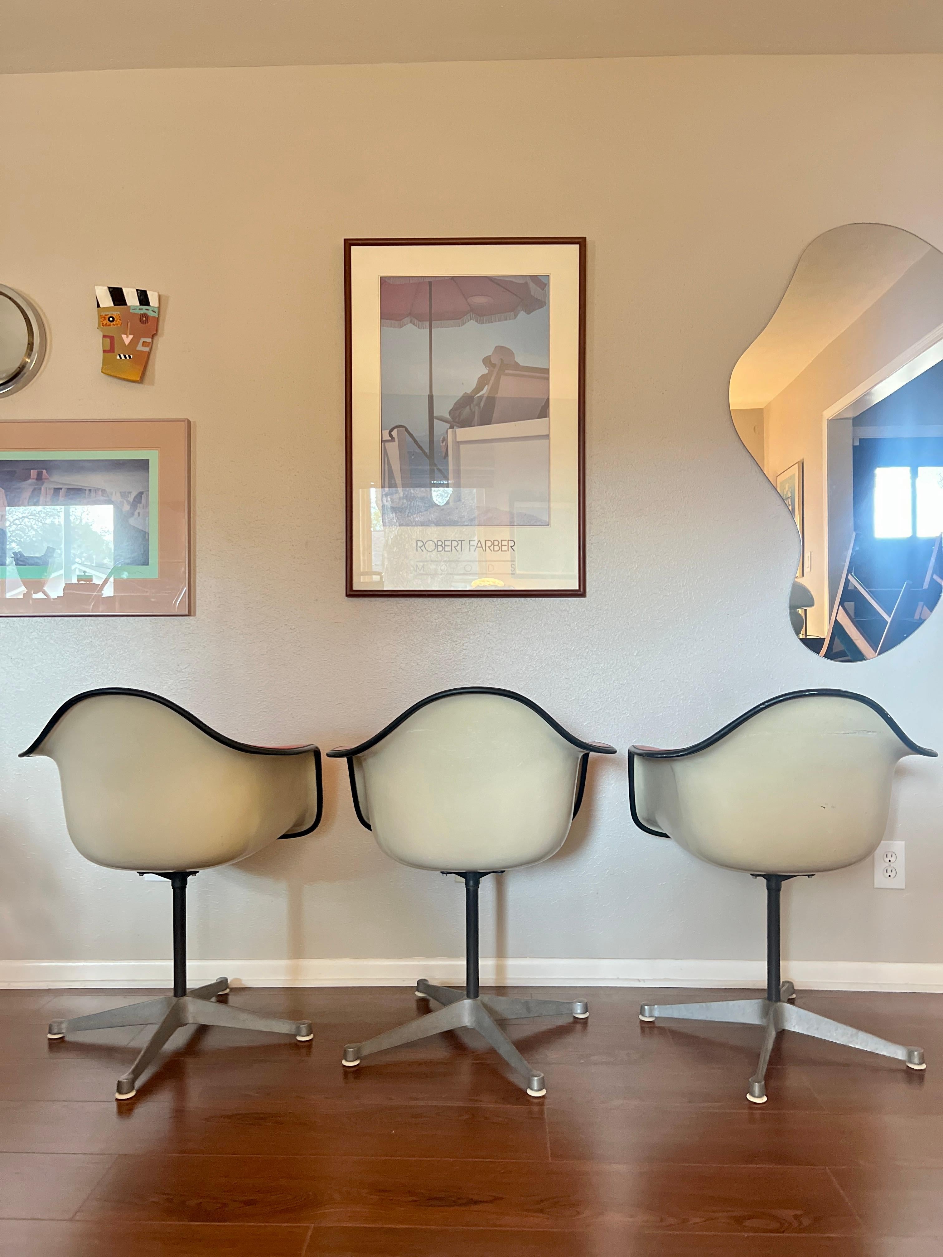 Vintage Midcentury Charles & Ray Eames Fiberglass Shell Chairs by Herman Miller In Good Condition In Houston, TX