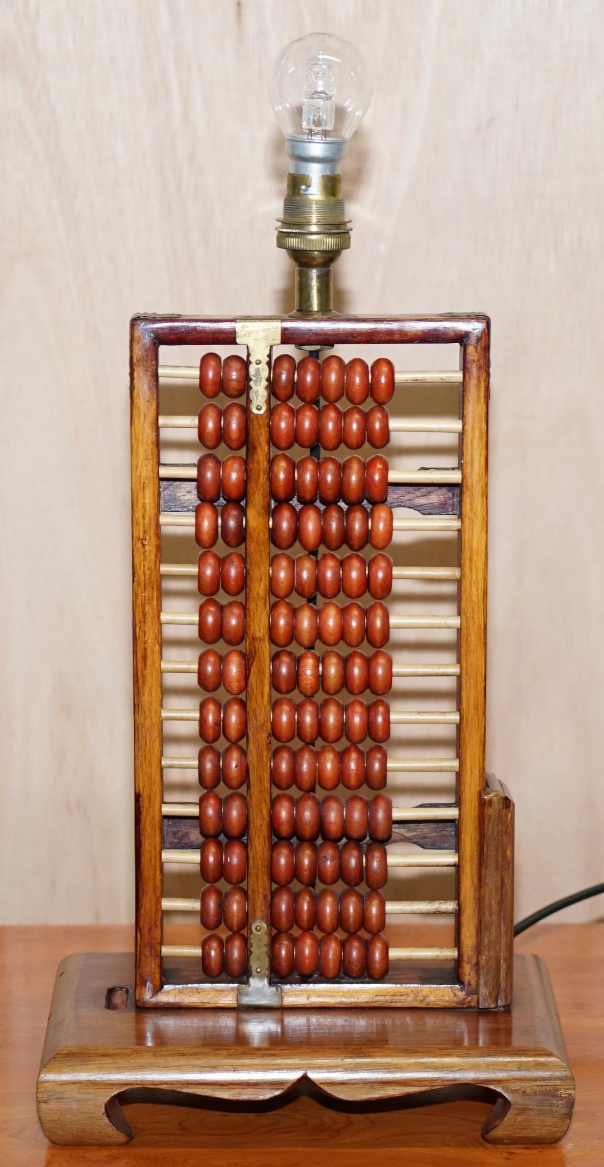 Vintage Midcentury Chinese Hardwood Abacus Lampe vollständig gestempelt Originalbeschläge (Moderne der Mitte des Jahrhunderts) im Angebot