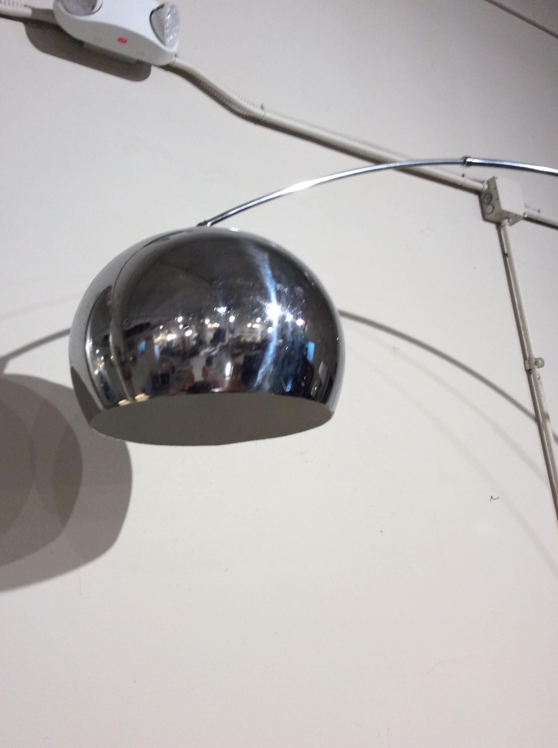 italien Vintage Midcentury Chrome and Marble Base Italian Arc Floor Lamp en vente