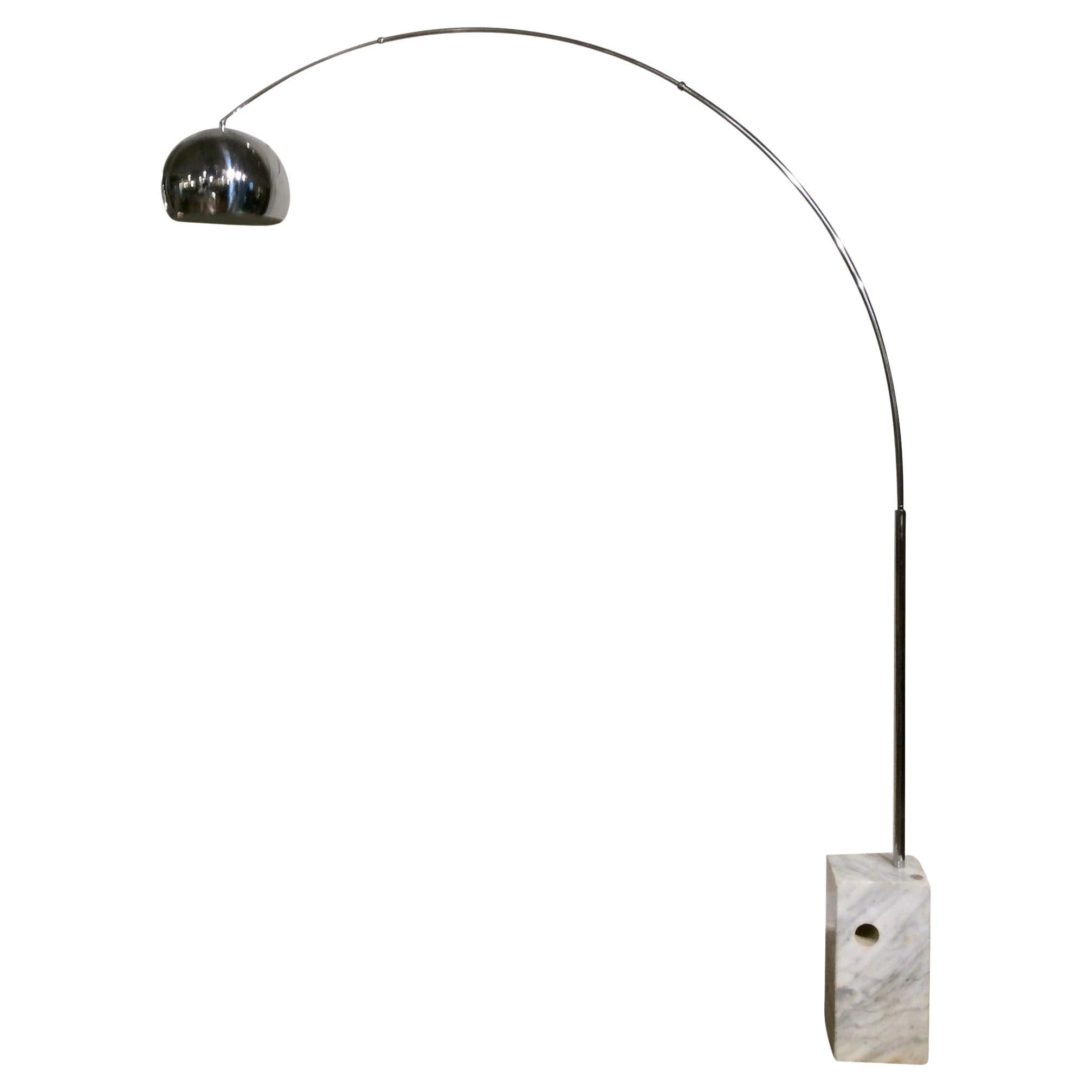 Vintage Midcentury Chrome and Marble Base Italian Arc Floor Lamp en vente