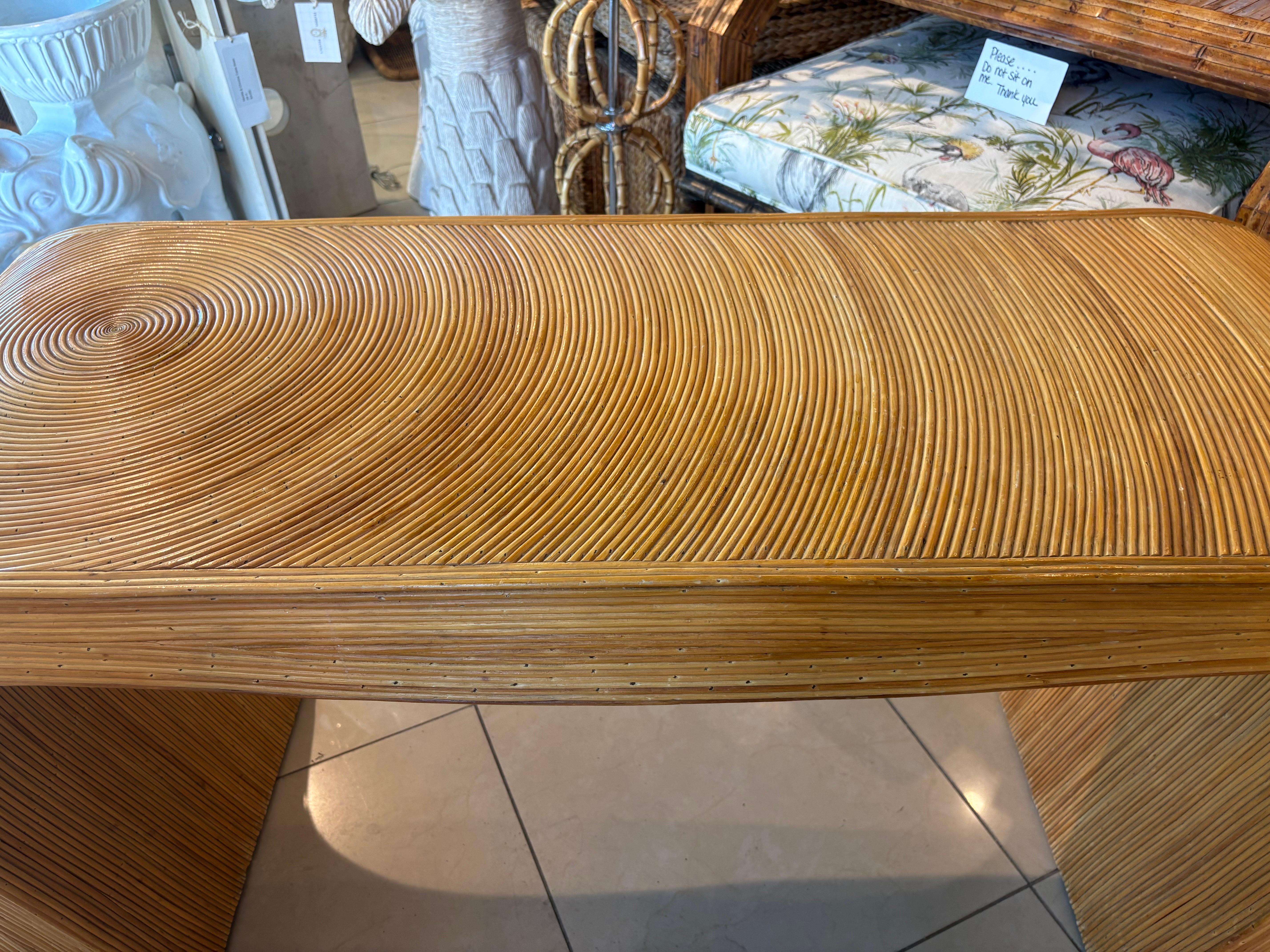 Table console en rotin sculpturale italienne du milieu du siècle en forme de crayon en vente 10