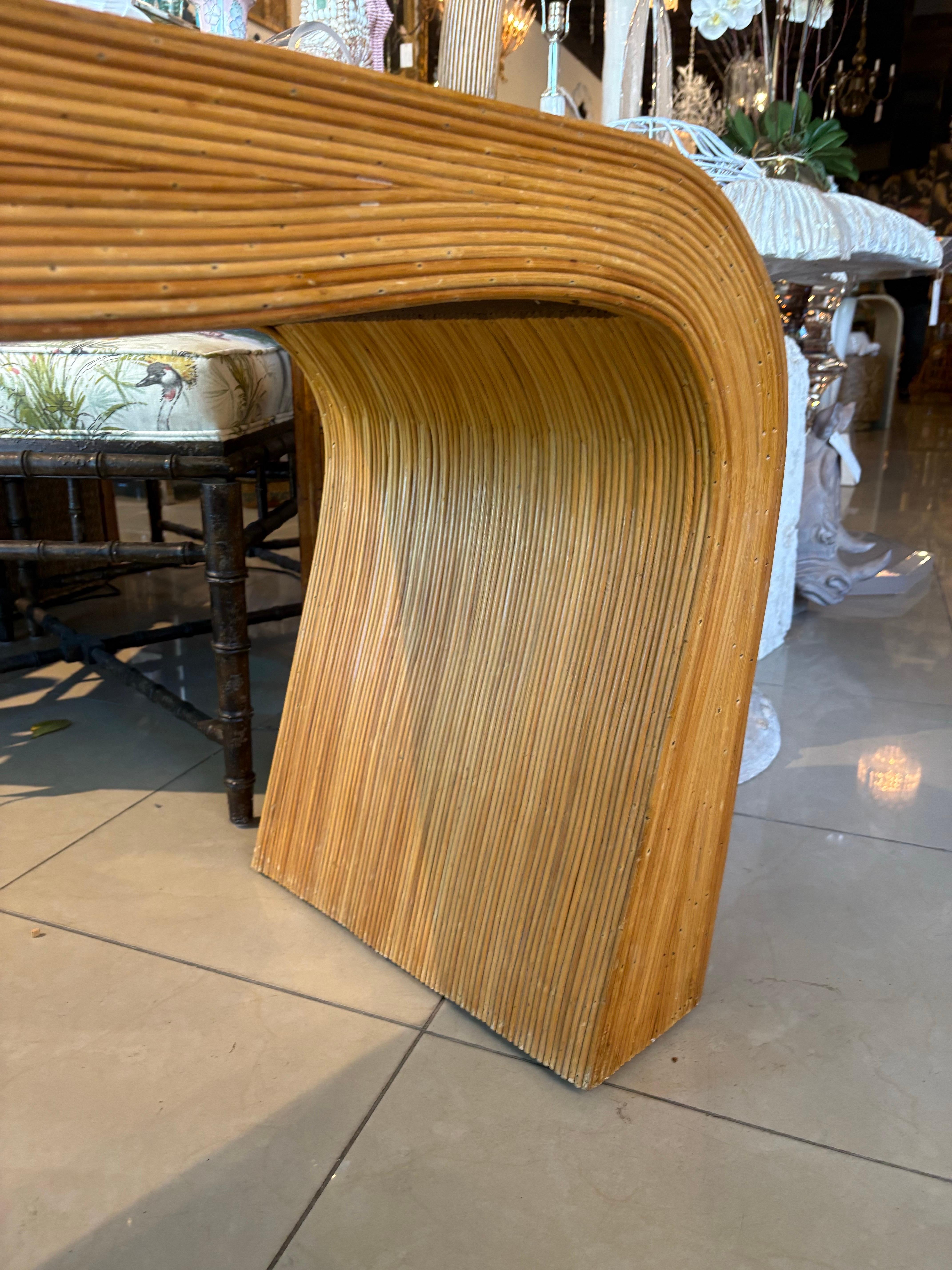 Table console en rotin sculpturale italienne du milieu du siècle en forme de crayon en vente 12