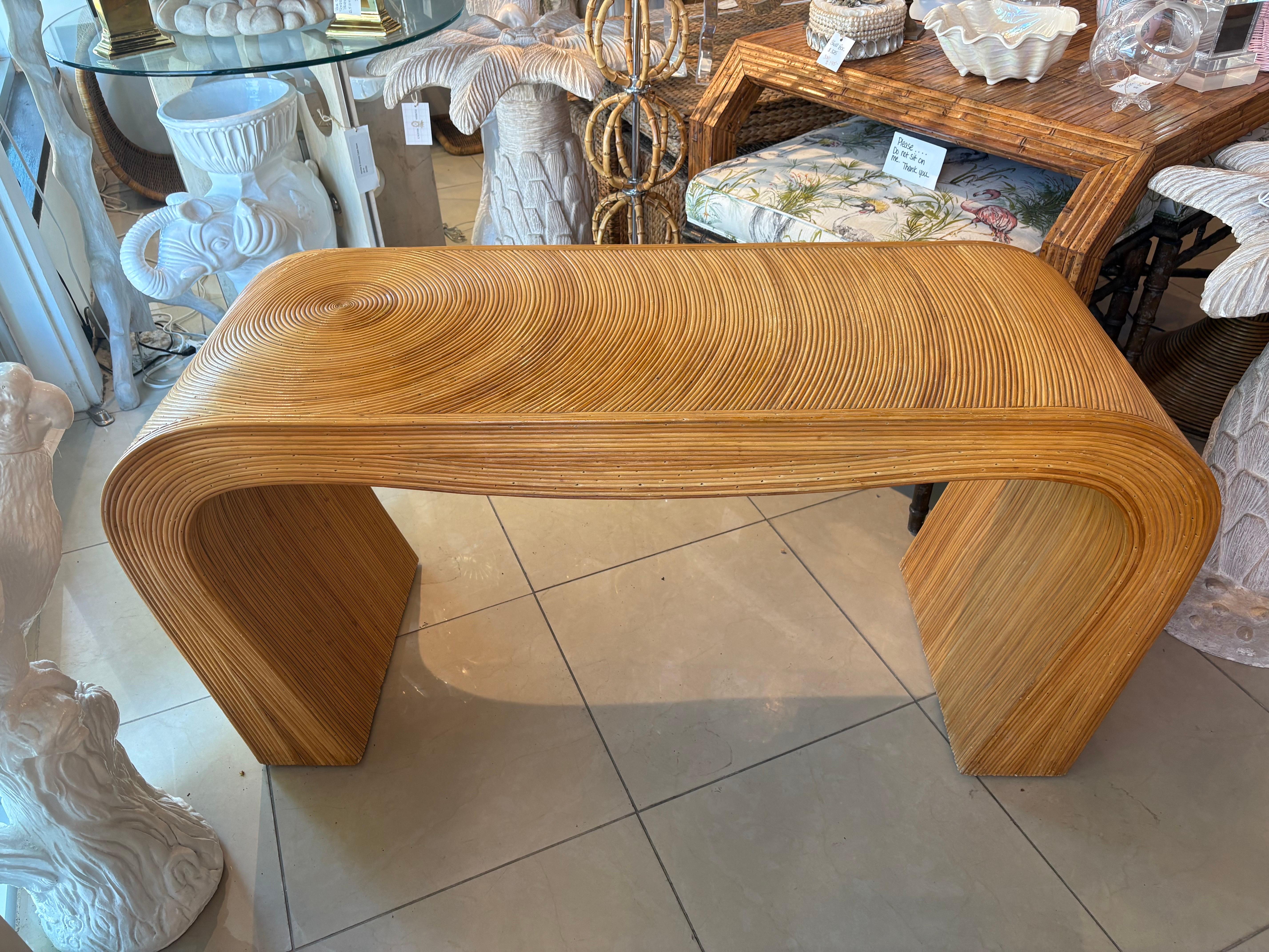 Table console en rotin sculpturale italienne du milieu du siècle en forme de crayon en vente 13