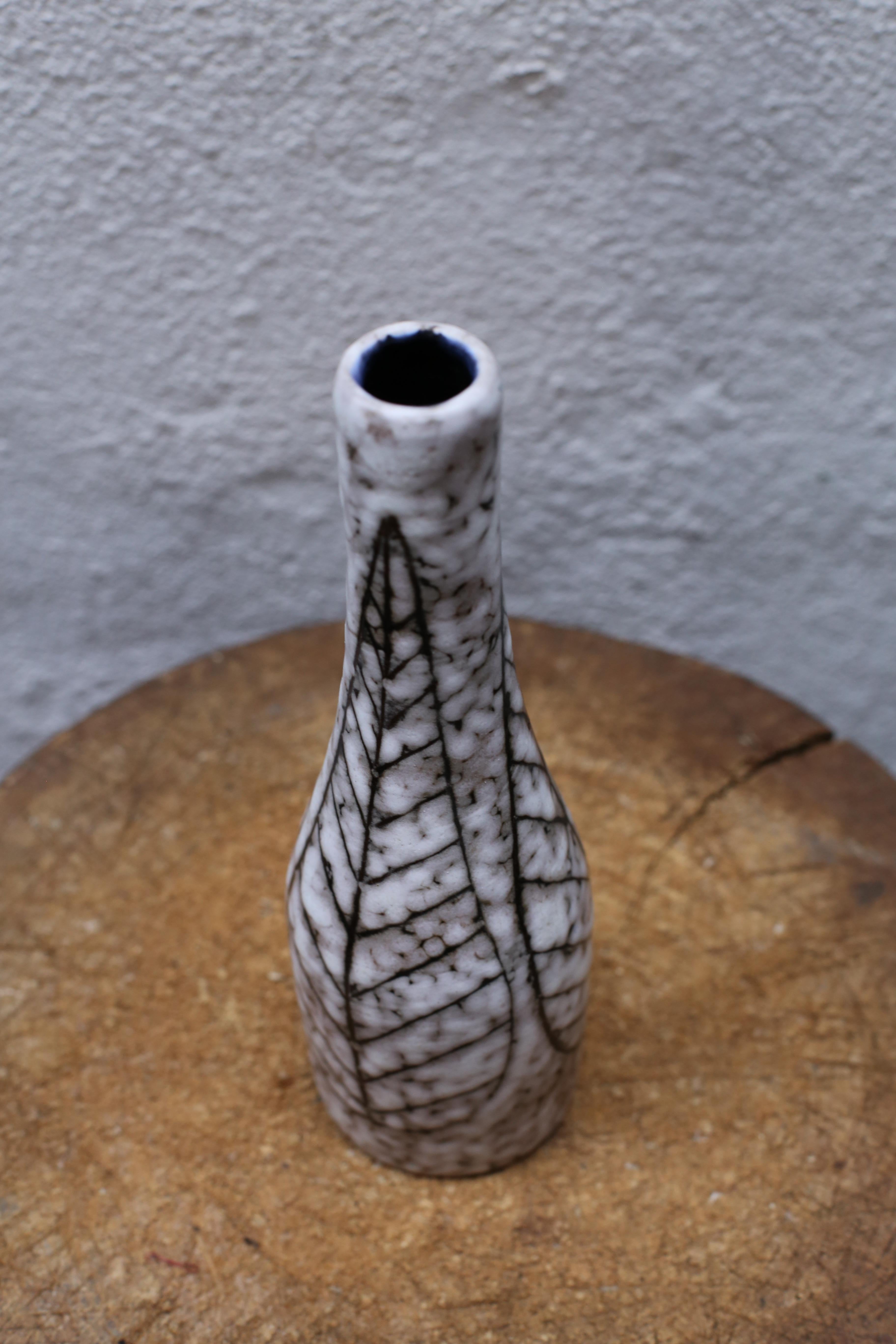 Vaso in ceramica marrone e crema della metà del secolo scorso, Ungheria, 1960 ca. In condizioni buone in vendita a New York, NY