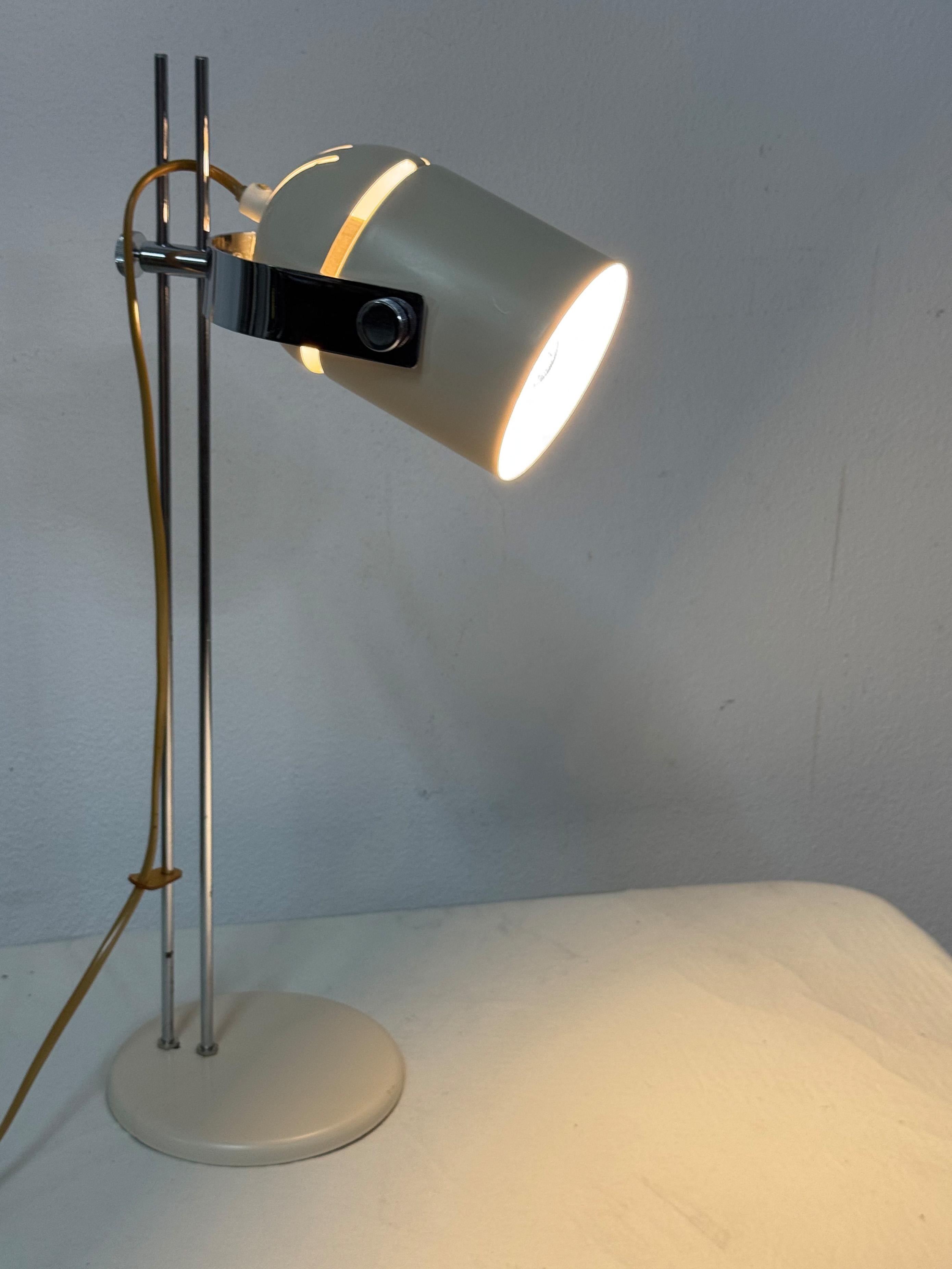 Lámpara de mesa vintage de mediados de siglo en crema en venta 2