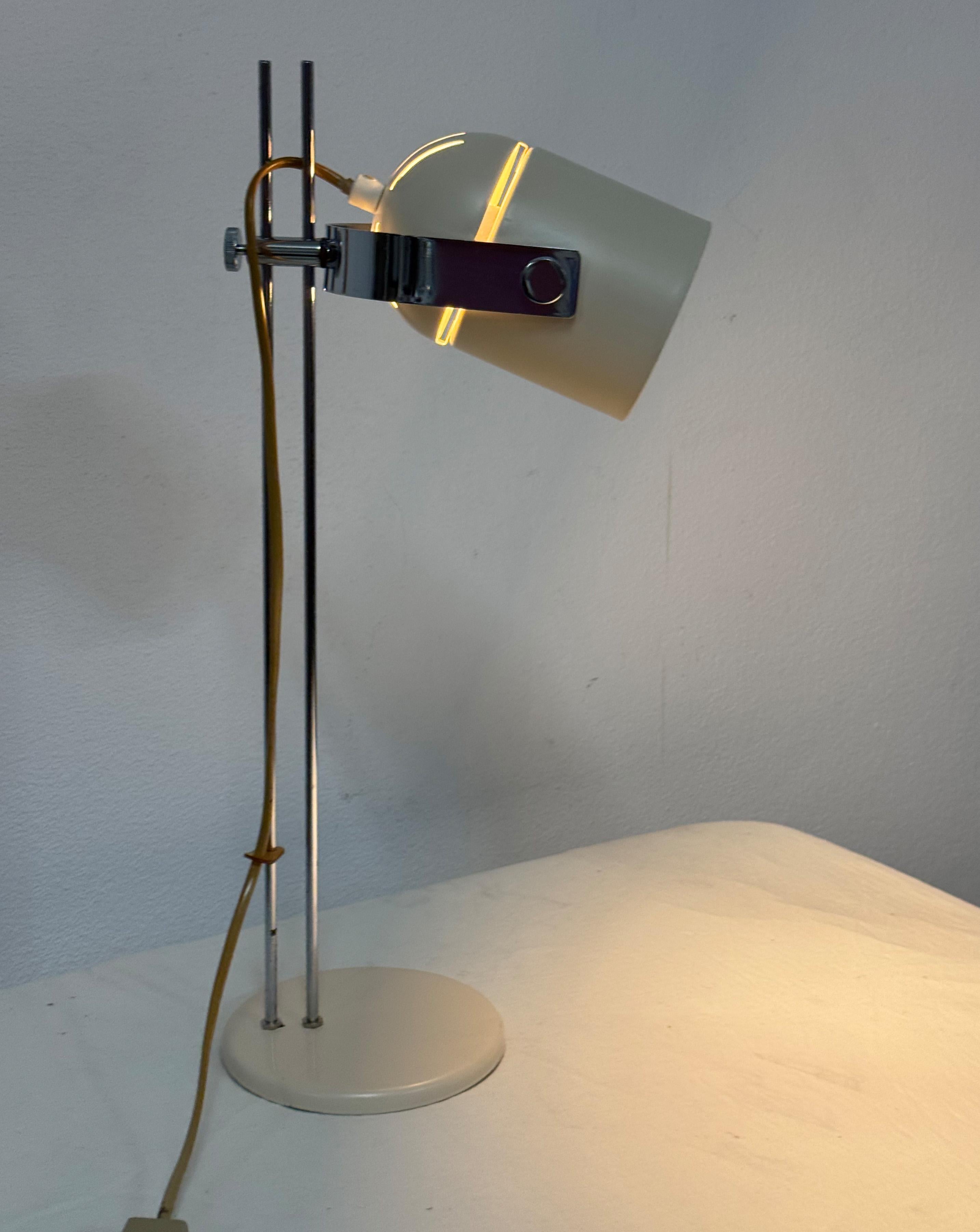 Lámpara de mesa vintage de mediados de siglo en crema en venta 3