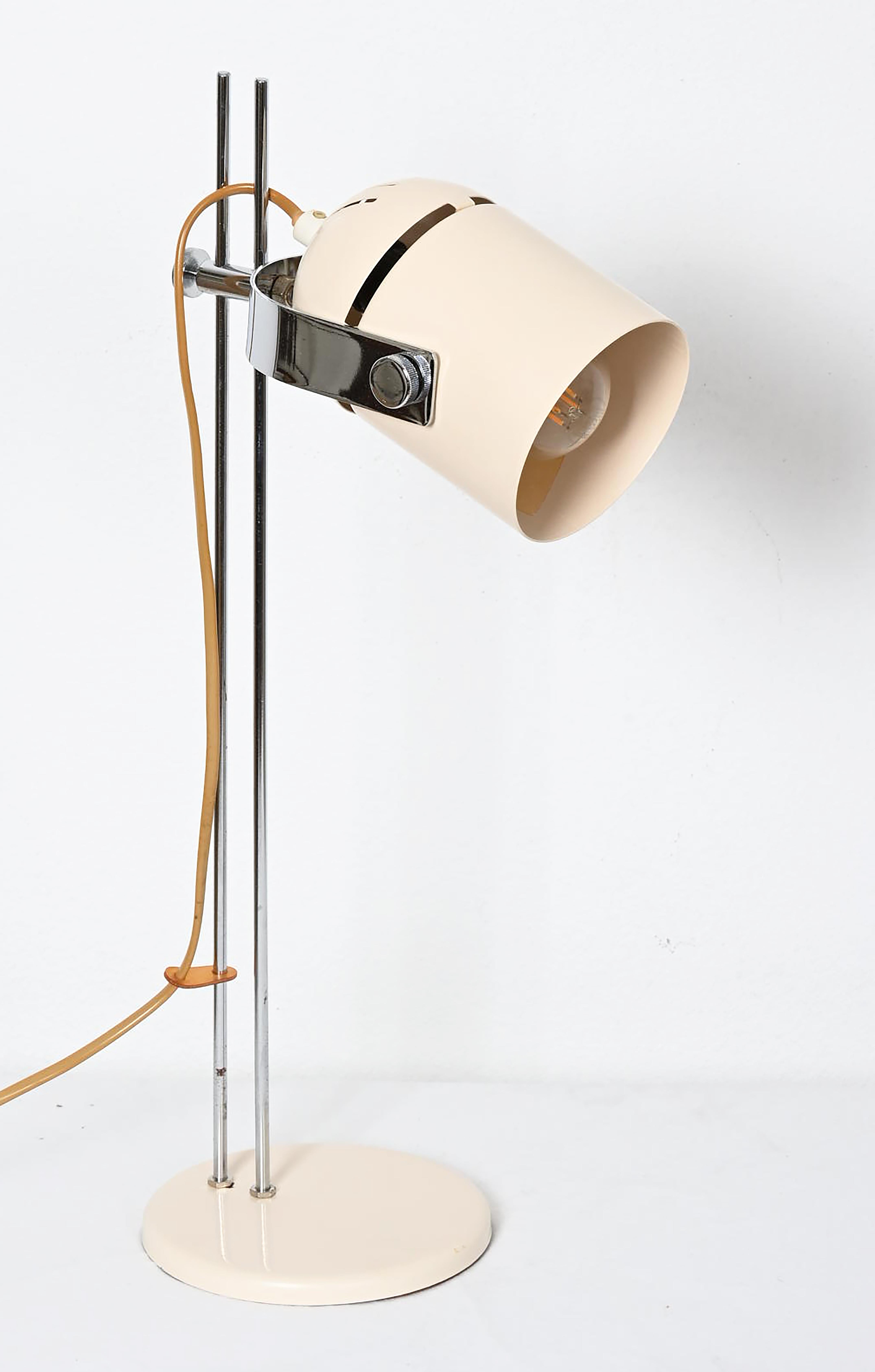 Lámpara de mesa vintage de mediados de siglo en crema Moderno de mediados de siglo en venta