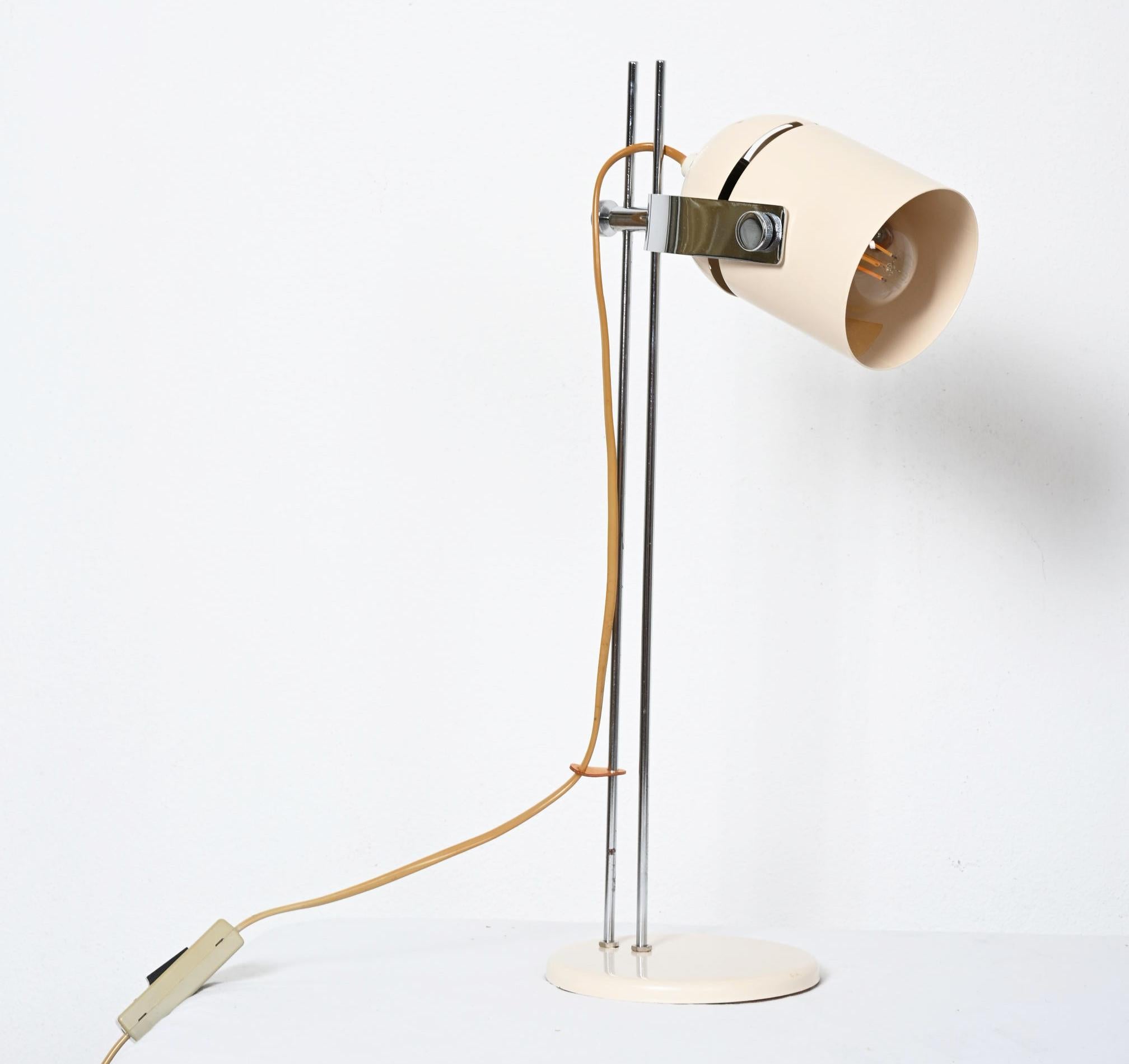 Lámpara de mesa vintage de mediados de siglo en crema Checo en venta