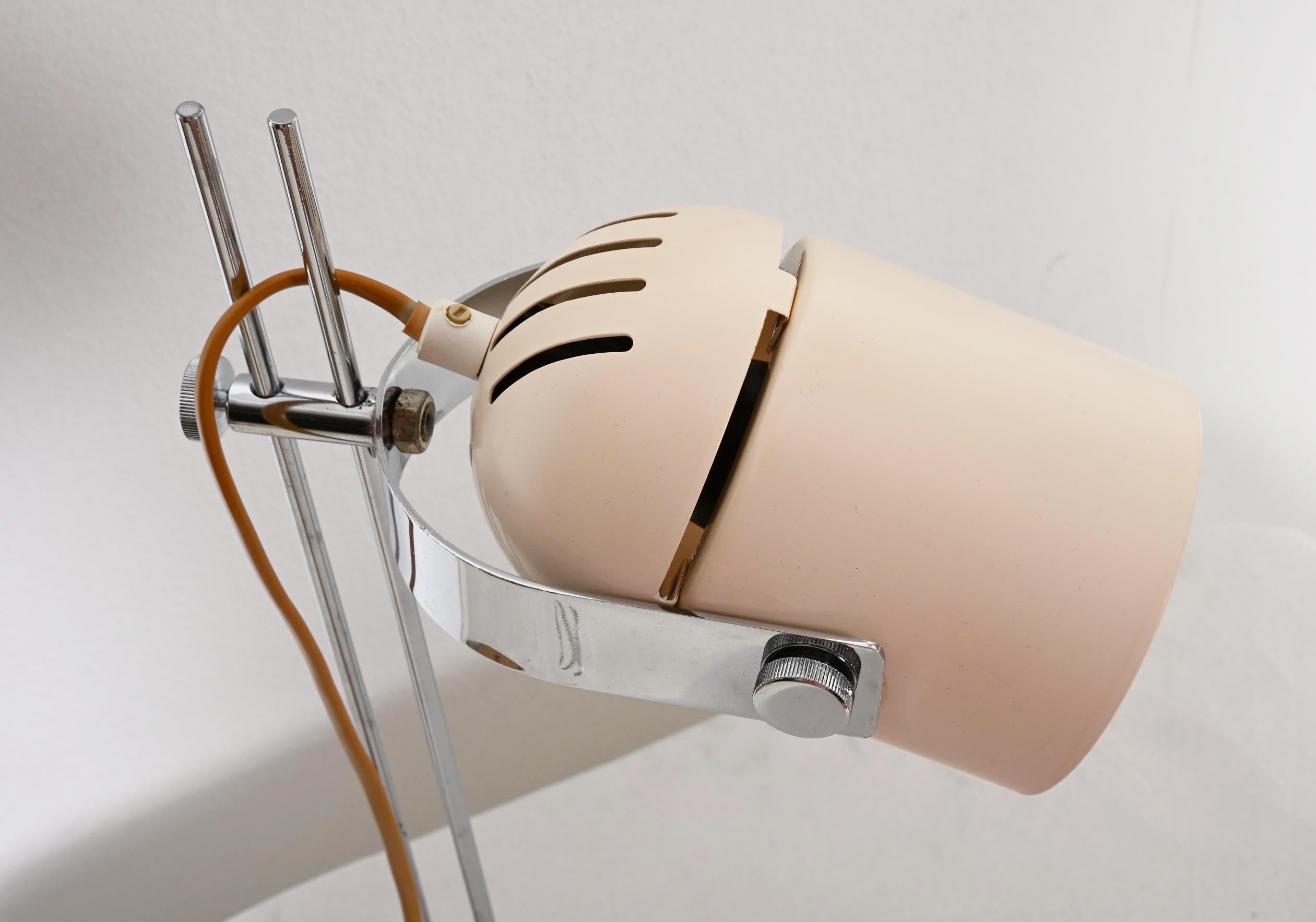 Lámpara de mesa vintage de mediados de siglo en crema en Bueno estado para la venta en Vienna, AT