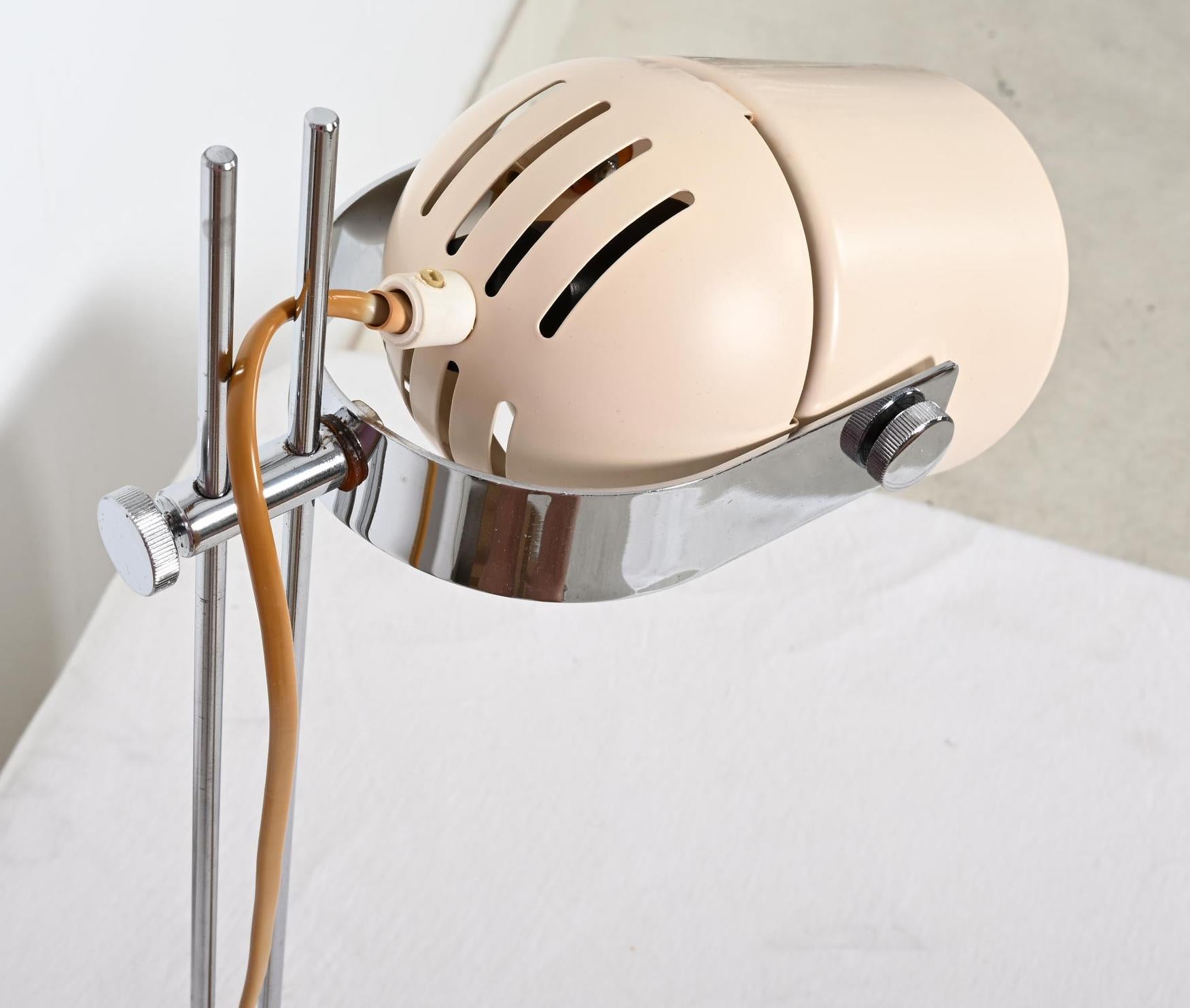 Lámpara de mesa vintage de mediados de siglo en crema mediados del siglo XX en venta