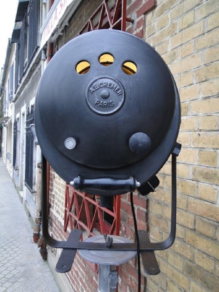 Cremer Paris Vintage Projector on Tripod France Industrial Lamp Movie Theater In Good Condition For Sale In Bordeaux, FR