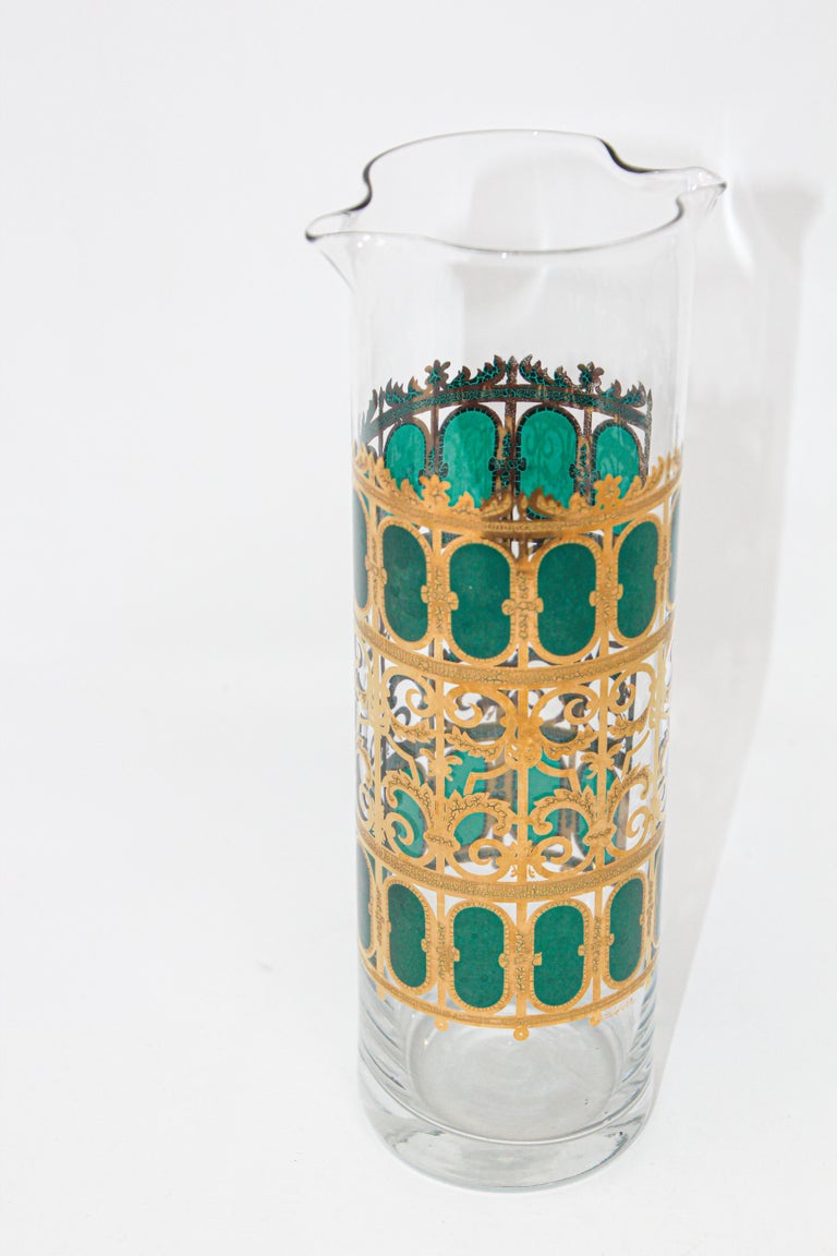 Elegant vintage midcentury culver barware Martini pitcher with Valencia pattern in a green and gold leaf finish.
This fabulous vintage Culver pitcher Martini barware with 22-carat gold decoration is decorated in the Valencia pattern in green and