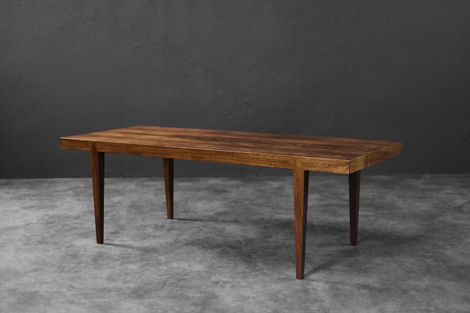 Table basse vintage en bois brun danois du milieu du siècle par Severin Hansen Bon état - En vente à Warszawa, Mazowieckie