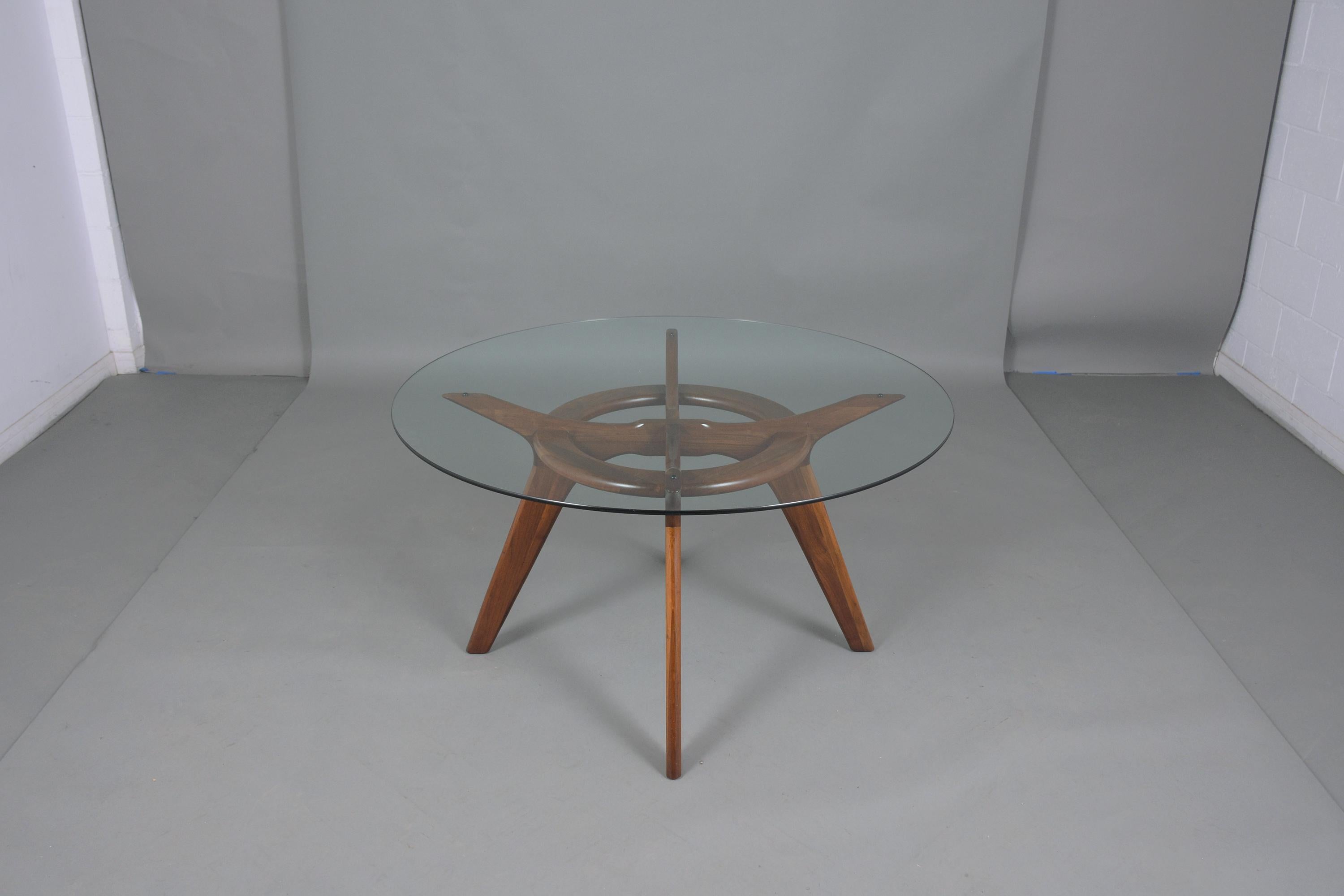 Vintage Mid-Century Danish Round Dining Table In Good Condition In Los Angeles, CA