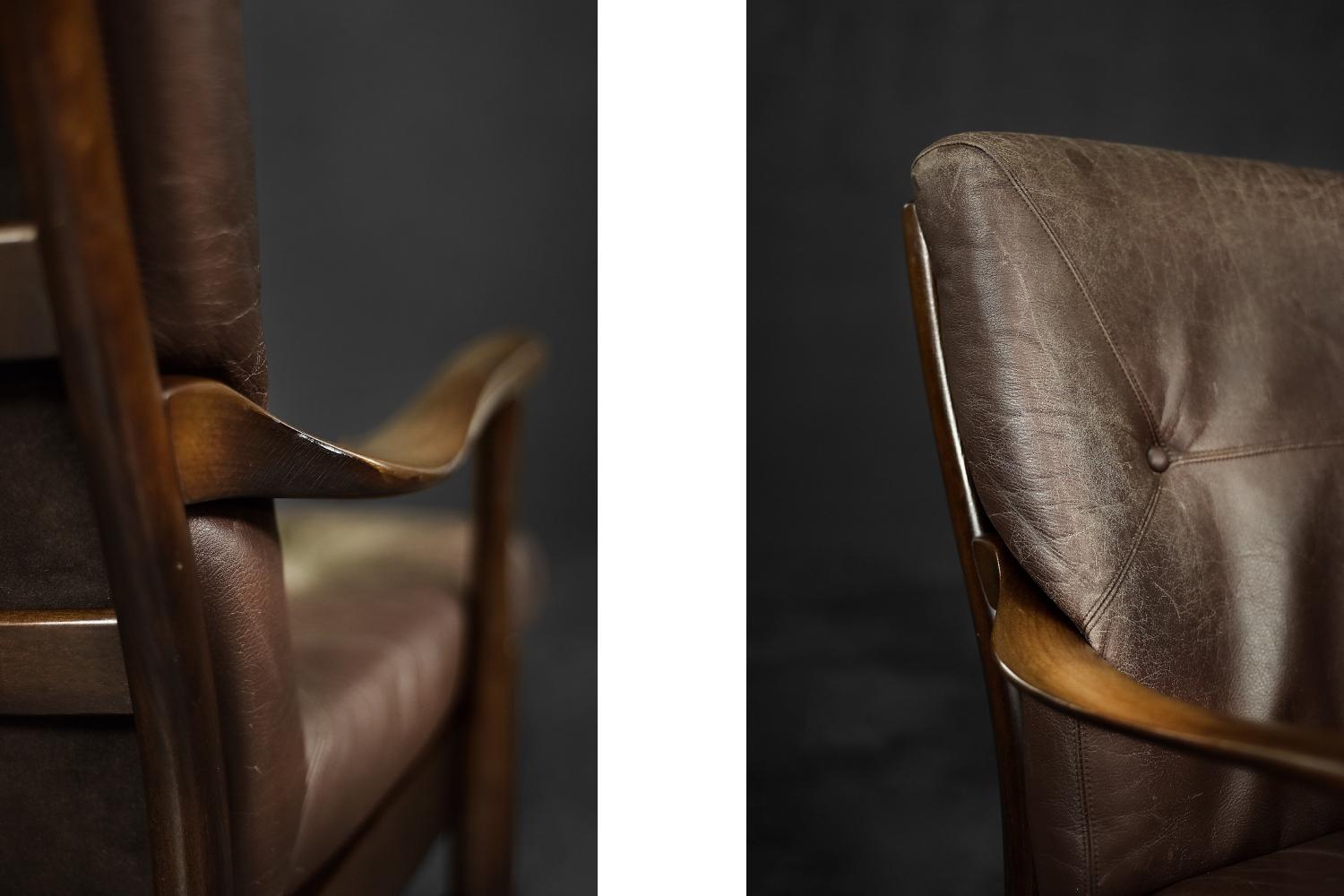 Mid-Century Modern Fauteuil vintage danois moderne du milieu du siècle en hêtre et cuir marron de Farstrup  en vente