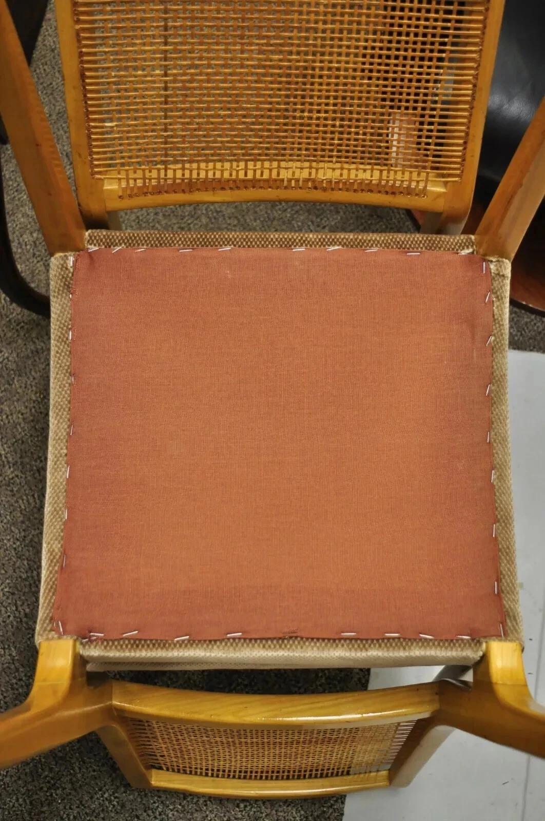 Sillas de comedor de madera de abedul con respaldo de caña, modernas, danesas y vintage de mediados de siglo - Juego de 6 en venta 4