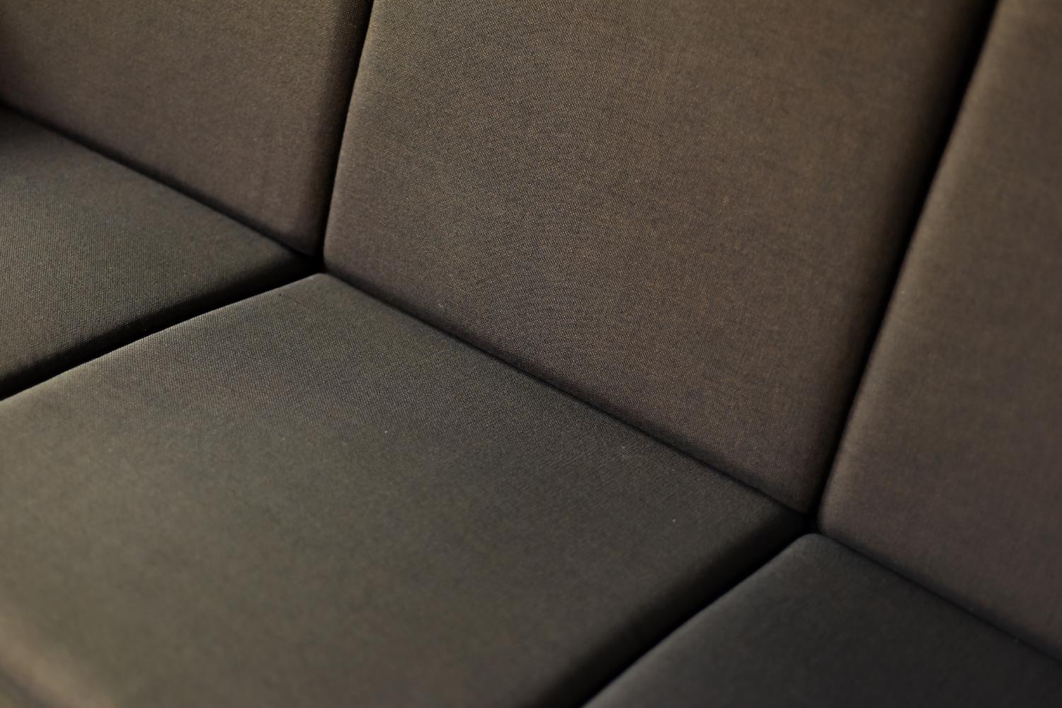 Vintage Mid-Century Danish Modern Brown 3-Seater Sofa by Folke Ohlsson for F.H. (Textil) im Angebot