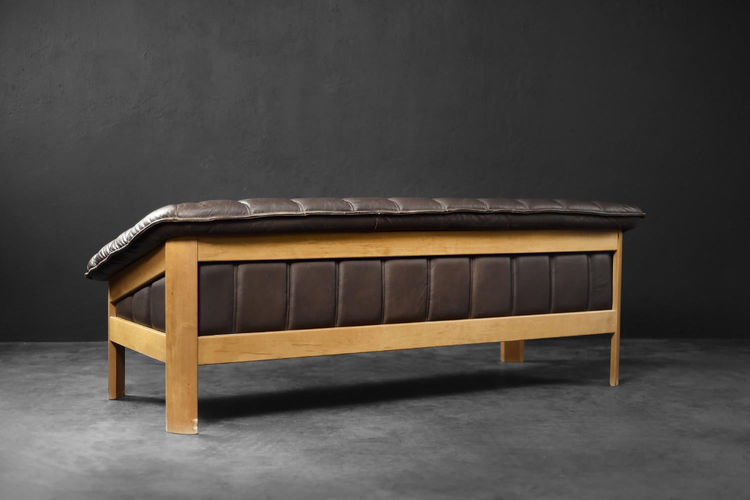 Sofá de 3 plazas Vintage Mid-Century Danish Modern Cuero Marrón, Años 70 en venta 4