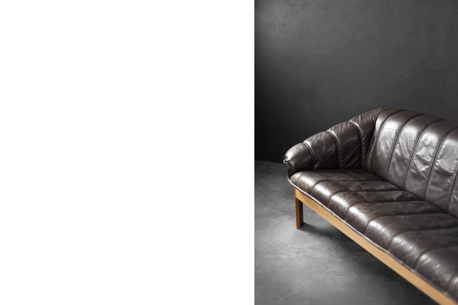 Sofá de 3 plazas Vintage Mid-Century Danish Modern Cuero Marrón, Años 70 en venta 7