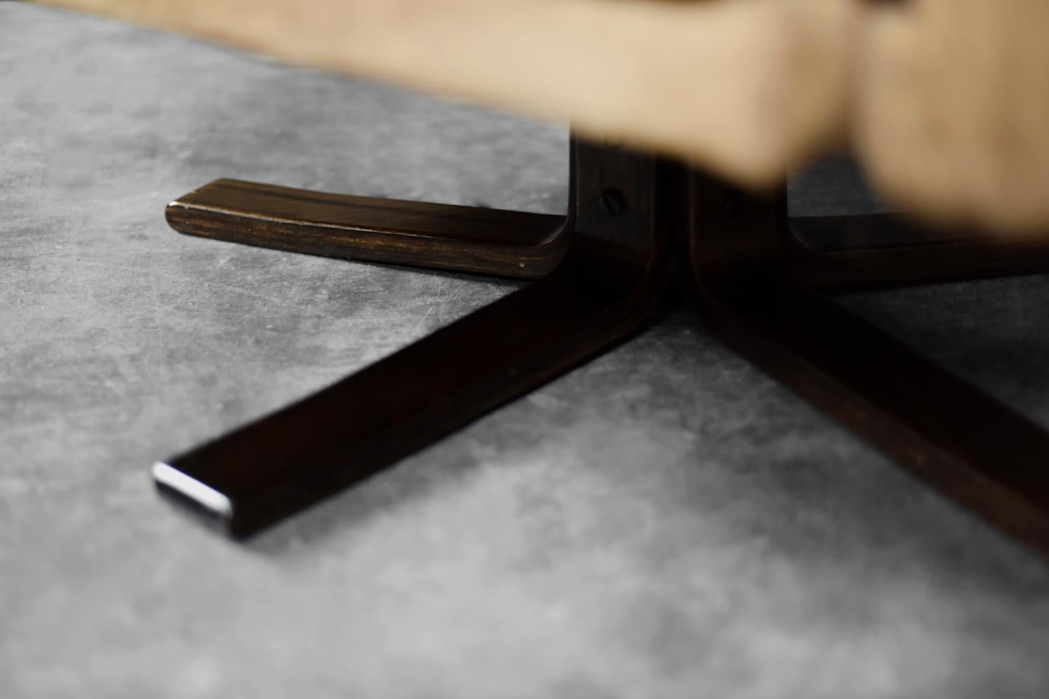 Vintage Mid-Century Danish Modern Brauner Leder Drehsessel von Lystager im Angebot 4