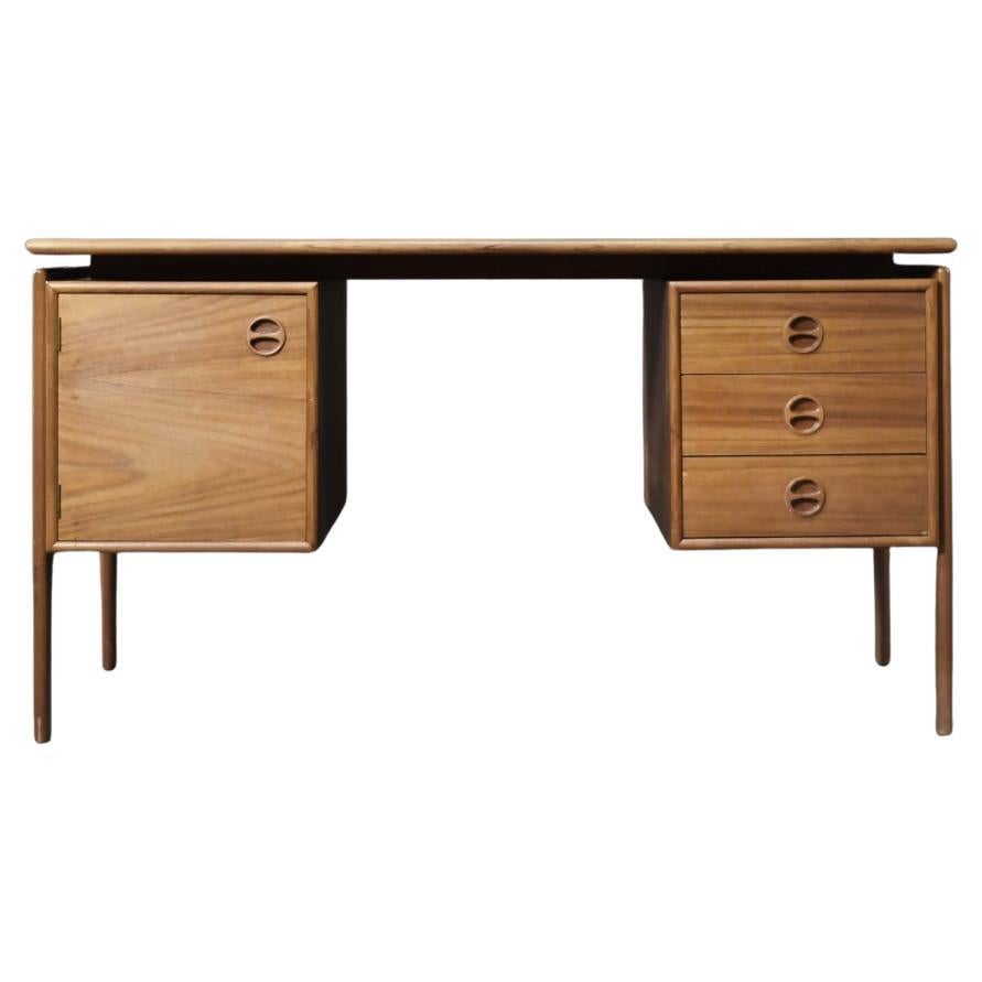 Vintage Mid-Century Danish Modern Brown Teak Desk by Arne Vodder for GV Møbler For Sale