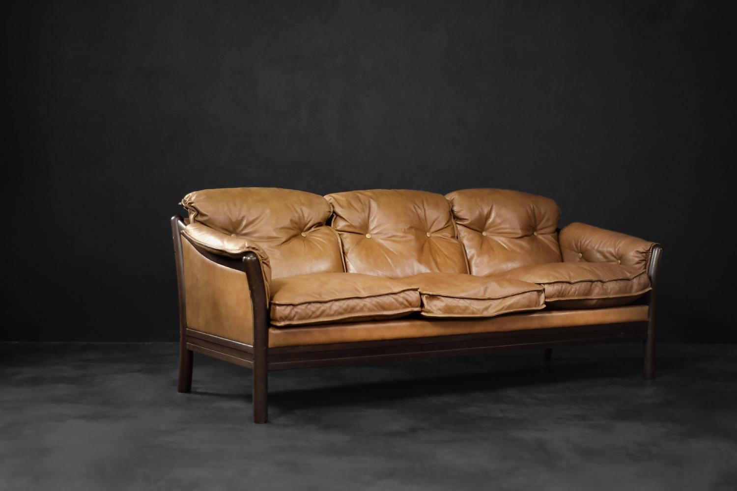 Cuir Canapé 3 places danois moderne du milieu du siècle dernier en cuir cognac, années 1960 en vente