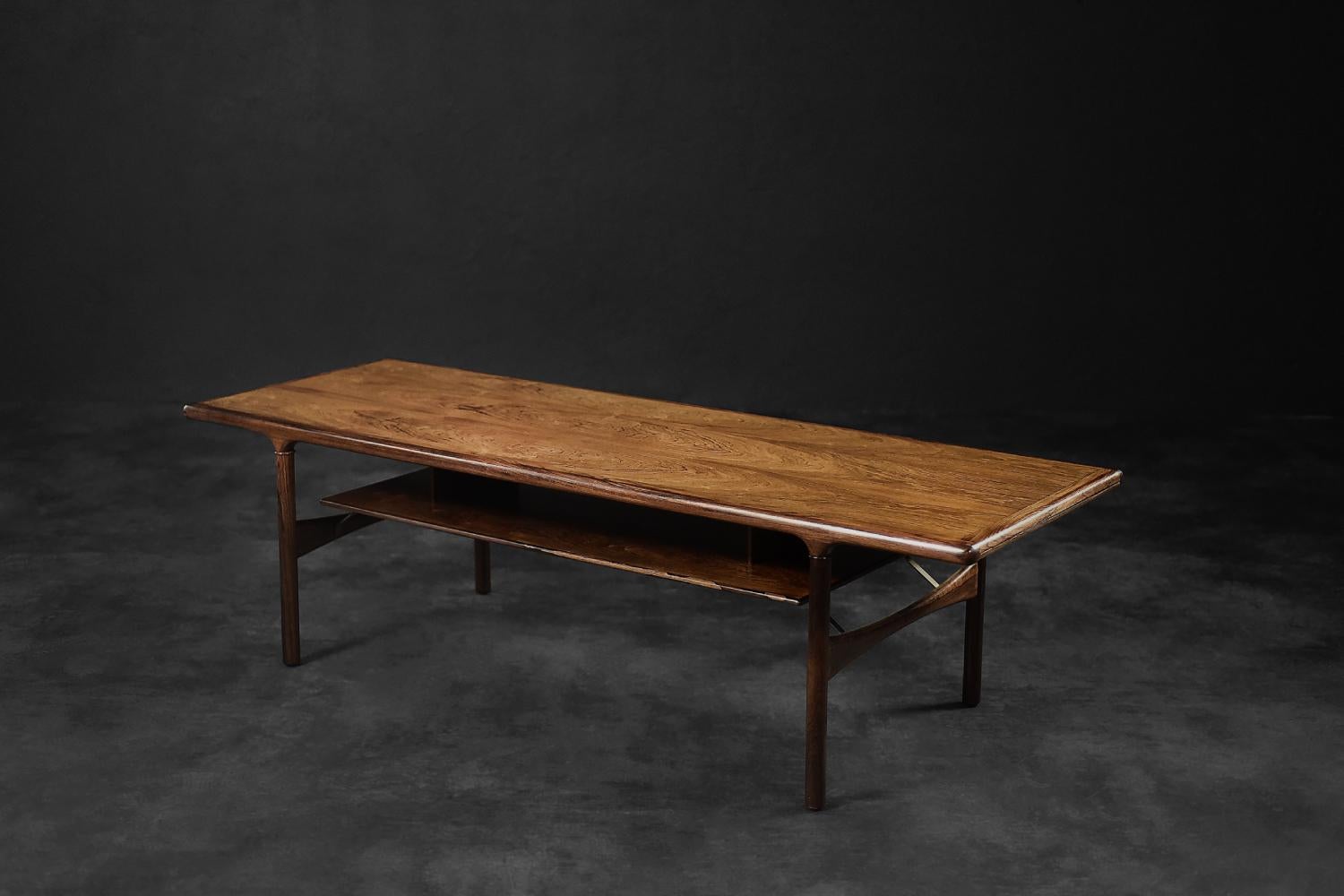 Vintage Mid-Century Danish Modern Rosewood Coffee Table with Shelf&Pull-Out Top In Good Condition In Warszawa, Mazowieckie