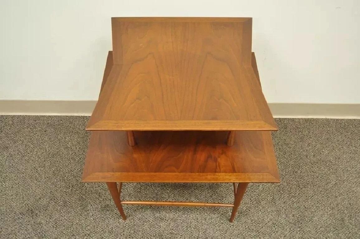 Unknown Vintage Mid Century Danish Modern Sculpted Walnut 2 Tier Side End Lamp Table For Sale
