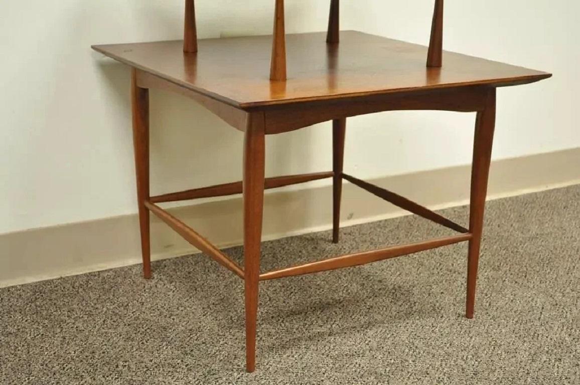 Vintage Mid Century Danish Modern Sculpted Walnut 2 Tier Side End Lamp Table In Good Condition For Sale In Philadelphia, PA