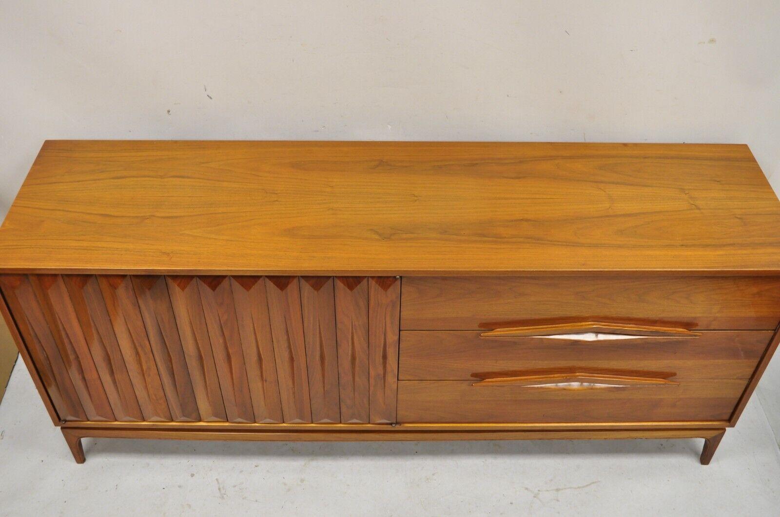 Vintage Mid Century Danish Modern Sculpted Walnut Long Dresser Credenza. Item features six dovetailed drawers, two spring operated doors, sculpted wood pulls, beautiful woodgrain, very nice vintage item. Circa 1960's. Measurements: 32