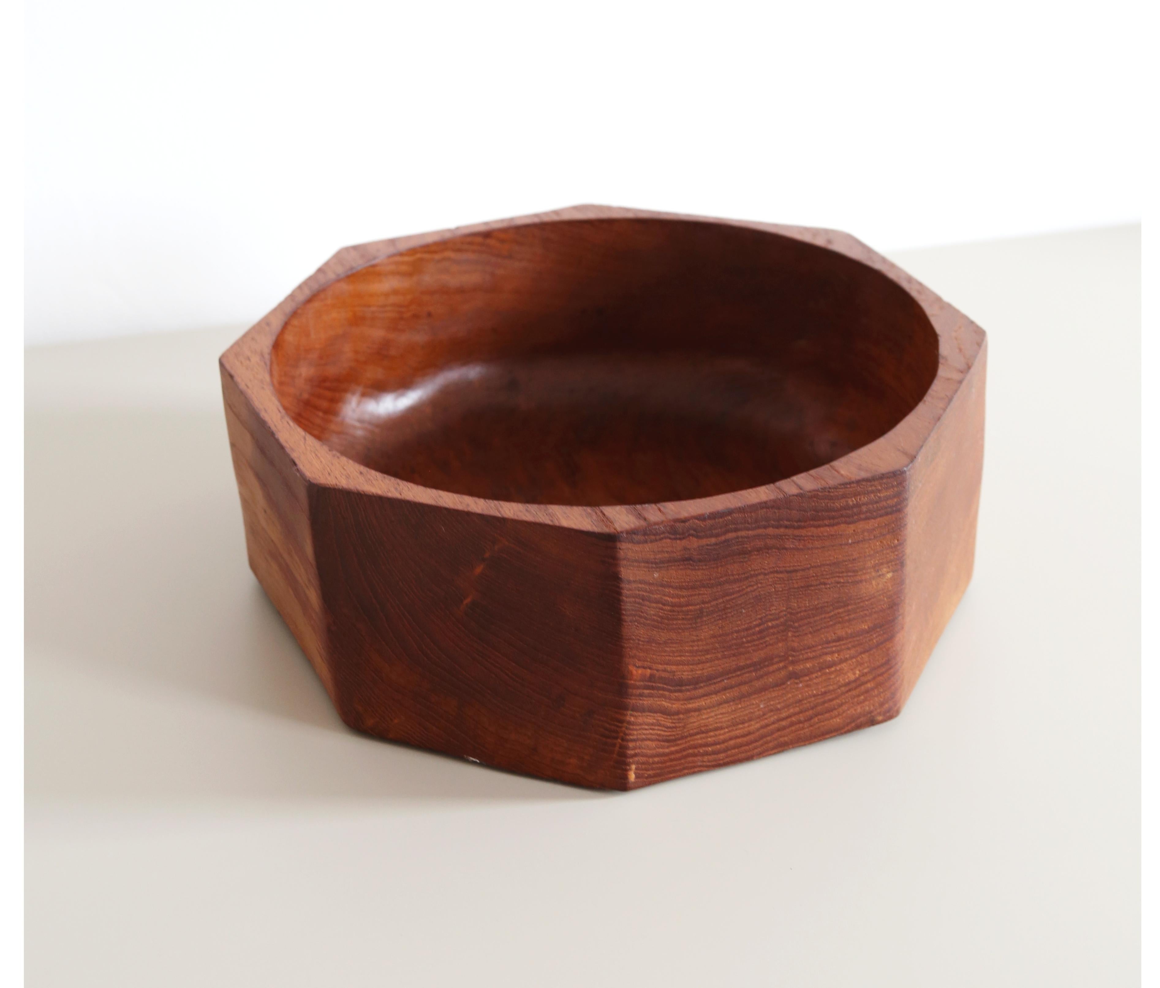 Vintage Mid-Century Danish Modern Solid Teak Wood Octagon Bowl In Good Condition For Sale In London, GB