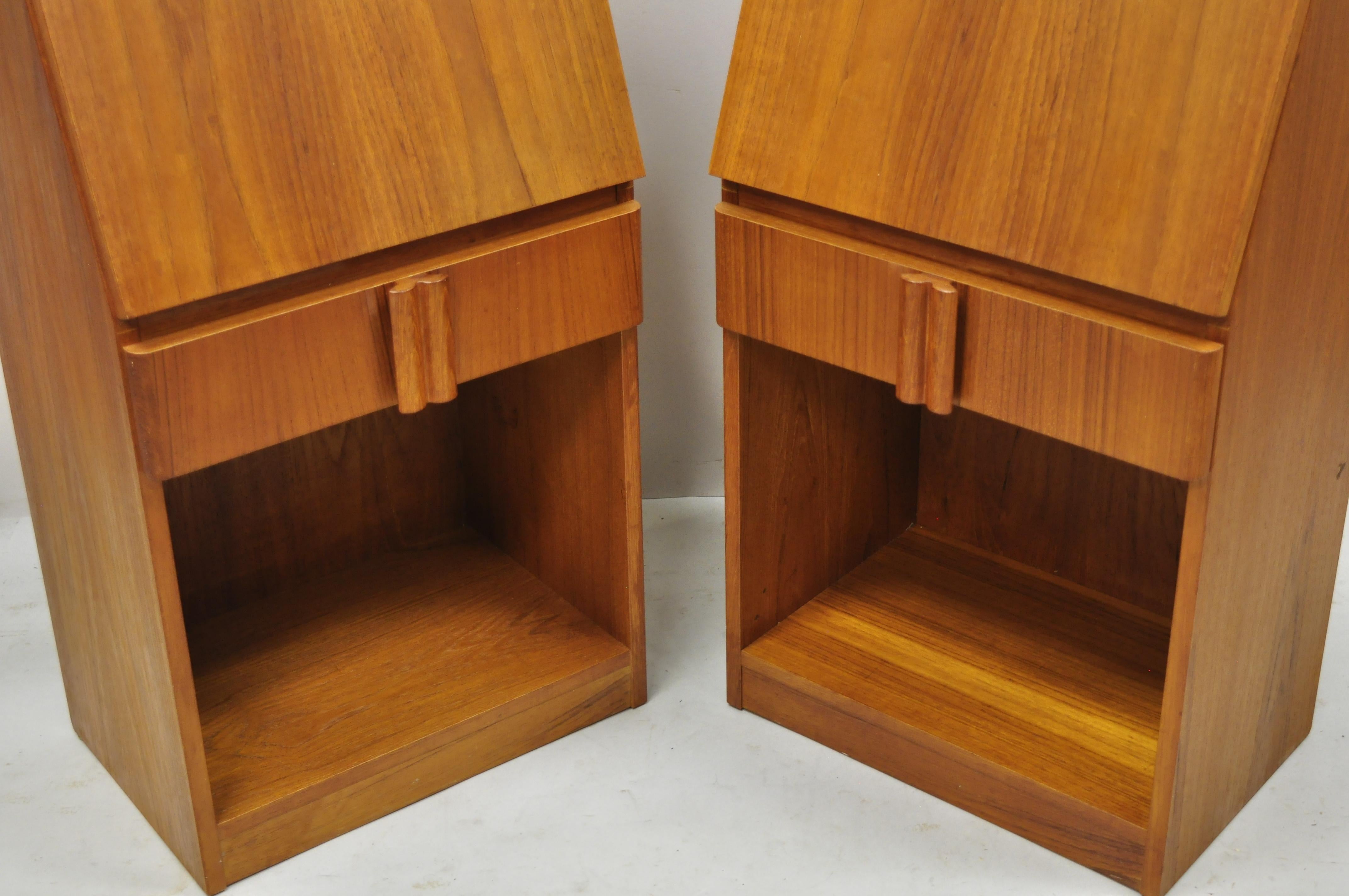 Vintage Mid Century Danish Modern Teak Bedside Cabinet Nightstands, a Pair For Sale 7