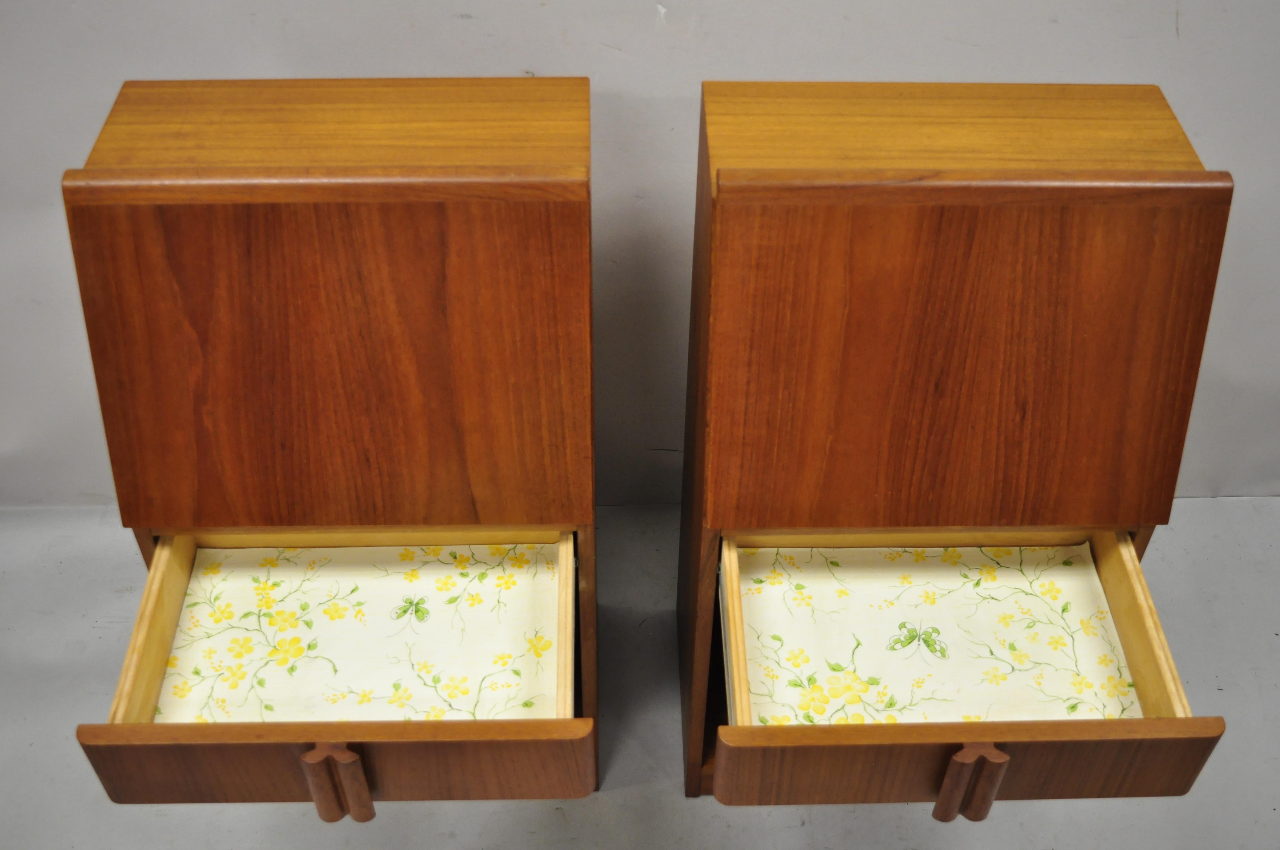 Mid-Century Modern Vintage Mid Century Danish Modern Teak Bedside Cabinet Nightstands, a Pair For Sale