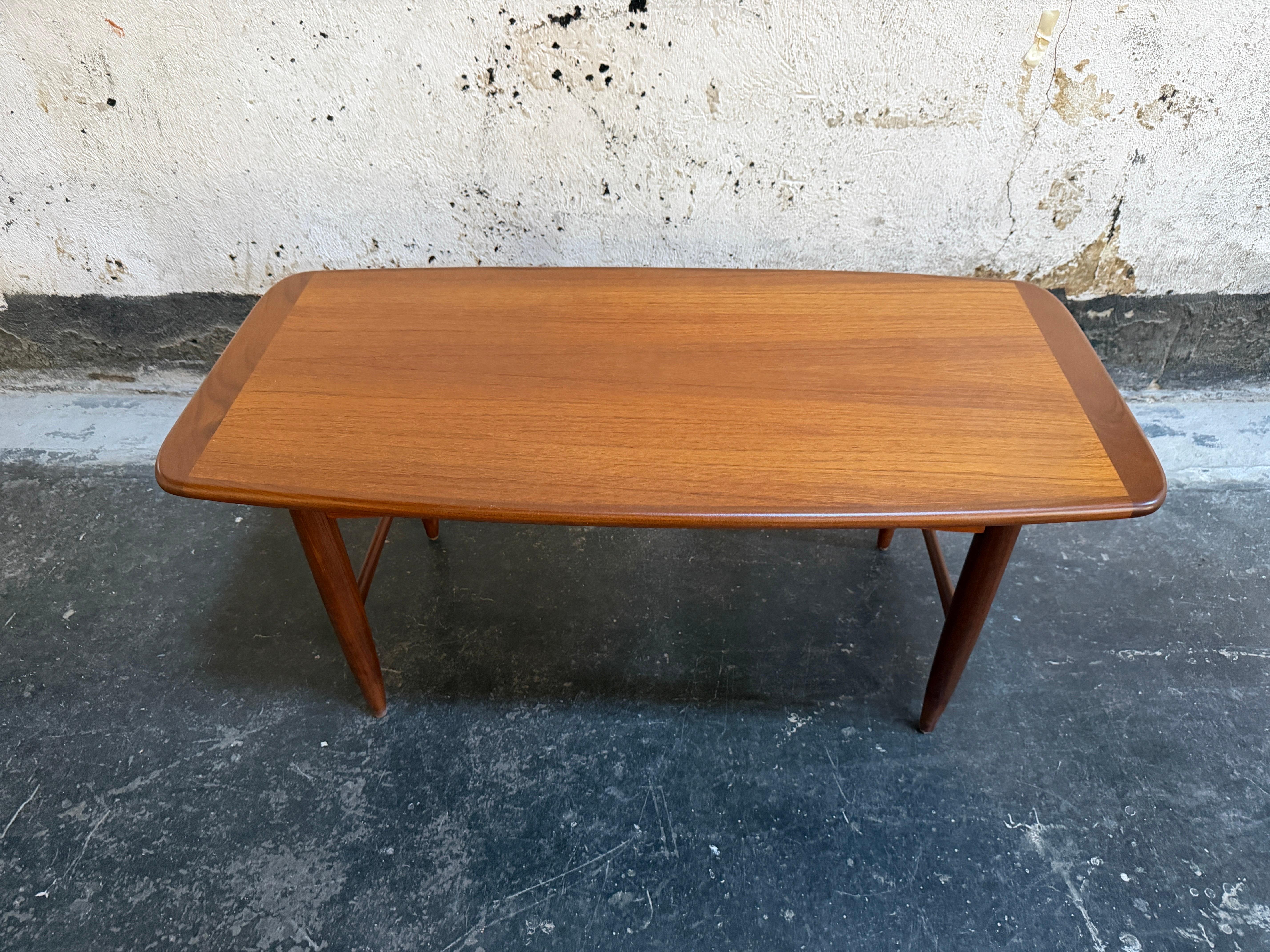 Vintage Mid-Century Danish Modern Table à café ou à cocktail en teck Bon état - En vente à Atlanta, GA